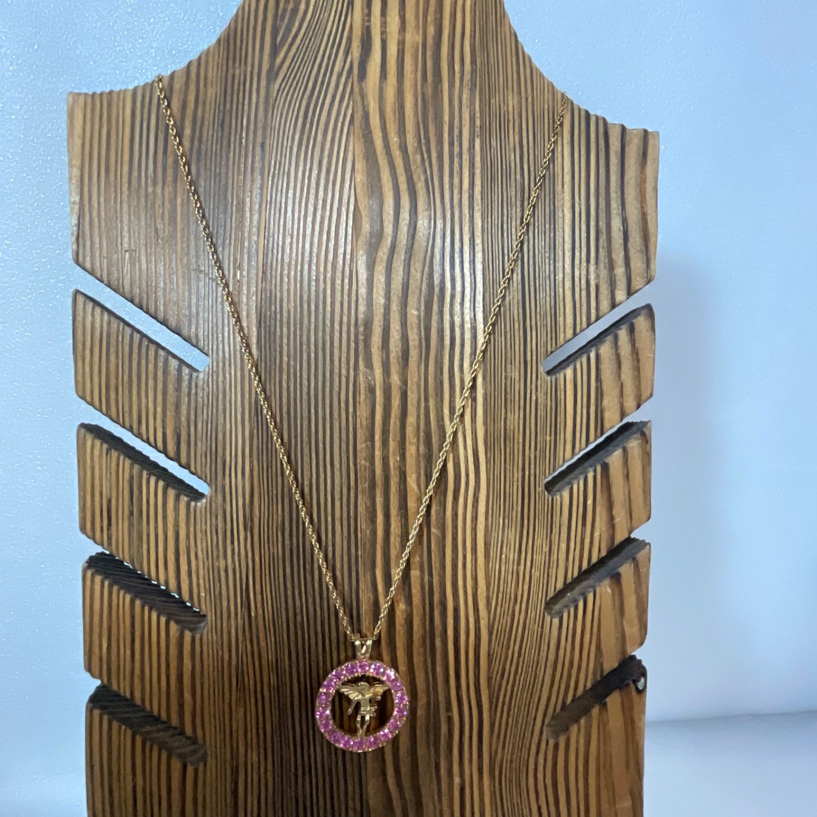 Vintage Gold Tone Angel Pendant Necklace Pink Rhinestone Circle 18in Chain 6.91g - Image 2