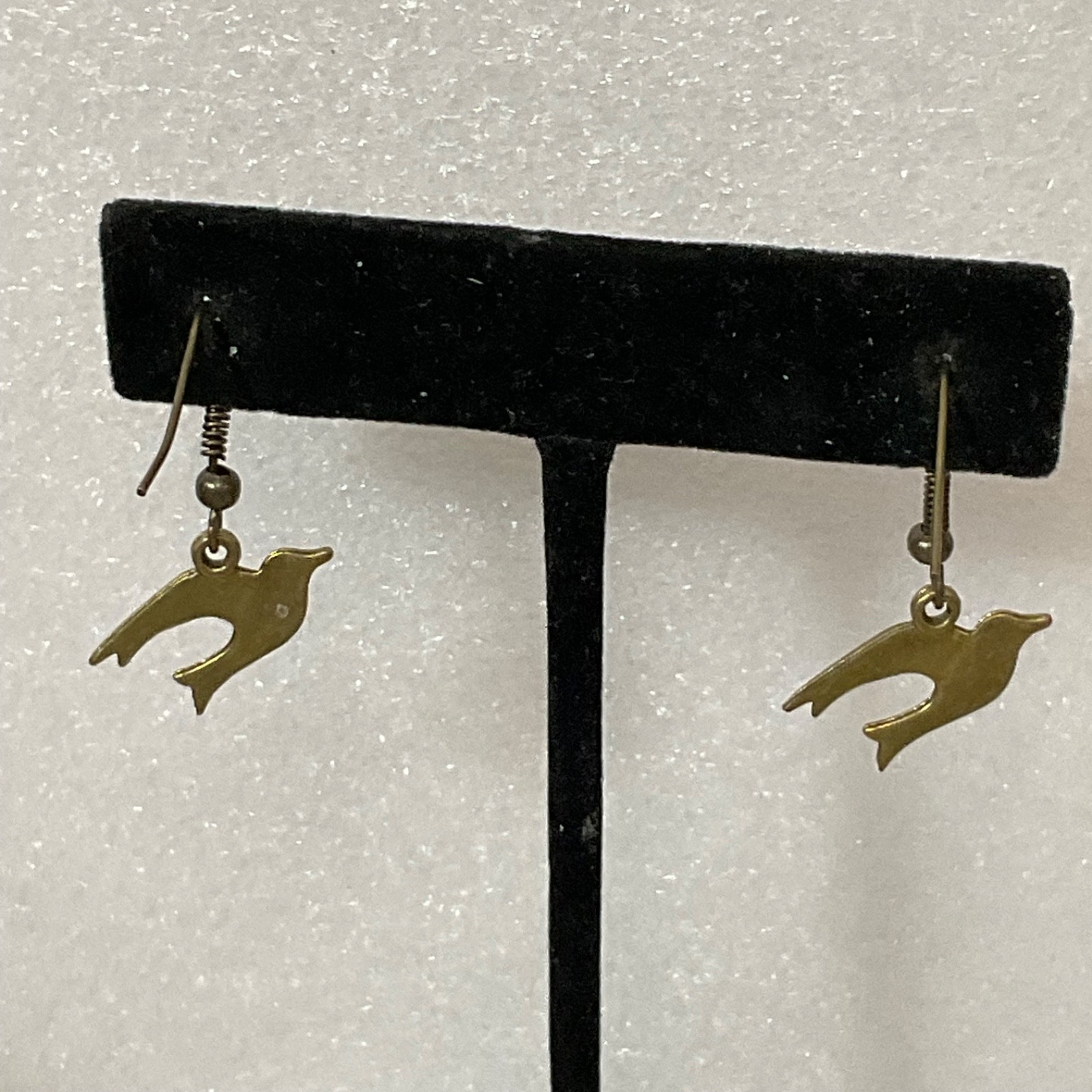 Vintage Gold Tone Bird Dangle Earrings 1in Lightweight Dove Design 1.68g - Image 6