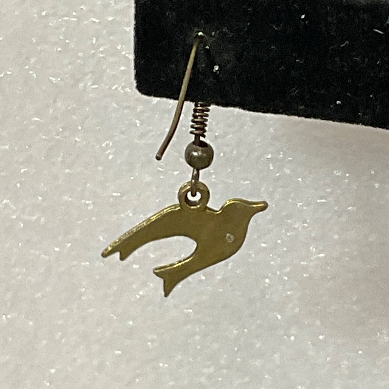 Vintage Gold Tone Bird Dangle Earrings 1in Lightweight Dove Design 1.68g - Image 7
