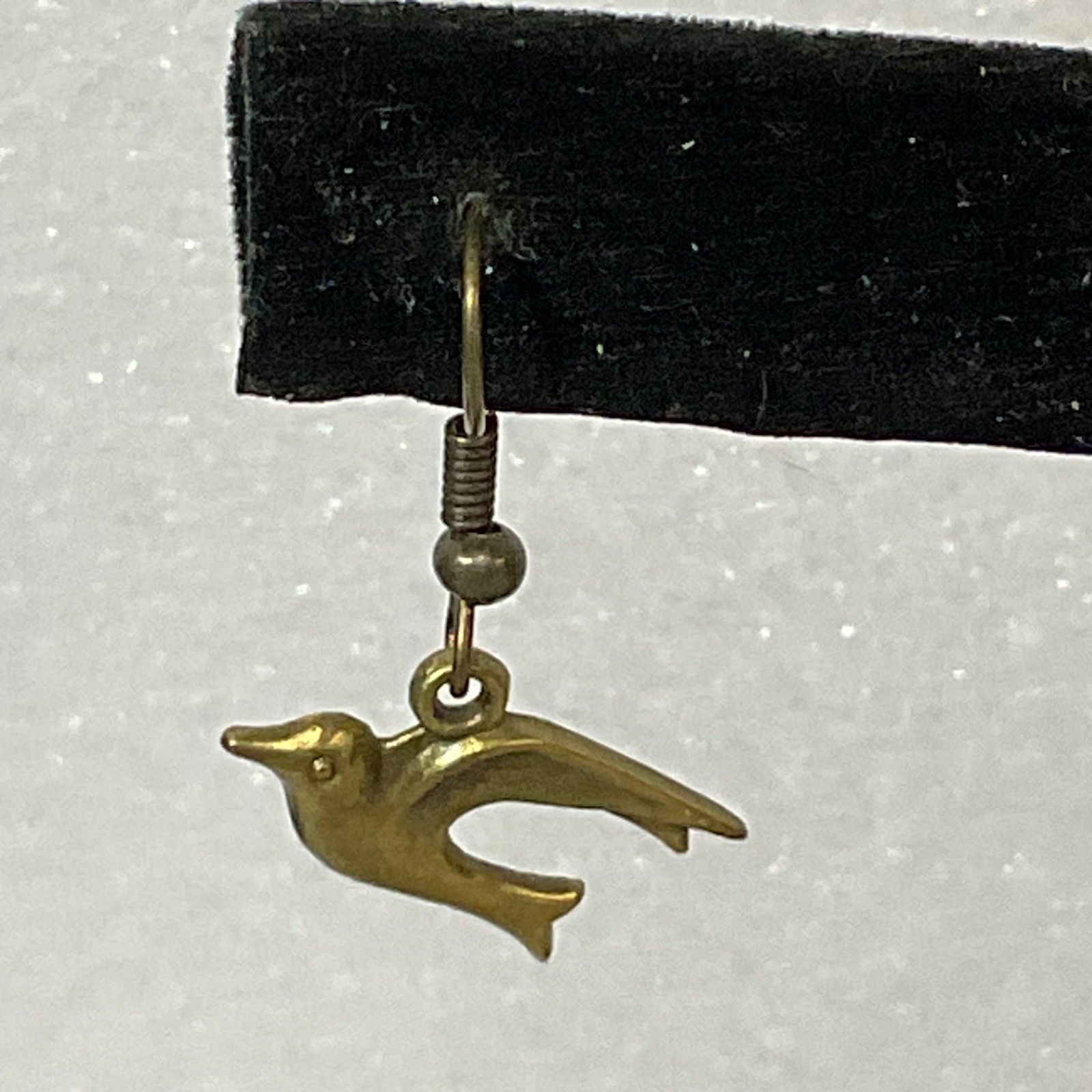 Vintage Gold Tone Bird Dangle Earrings 1in Lightweight Dove Design 1.68g - Image 2