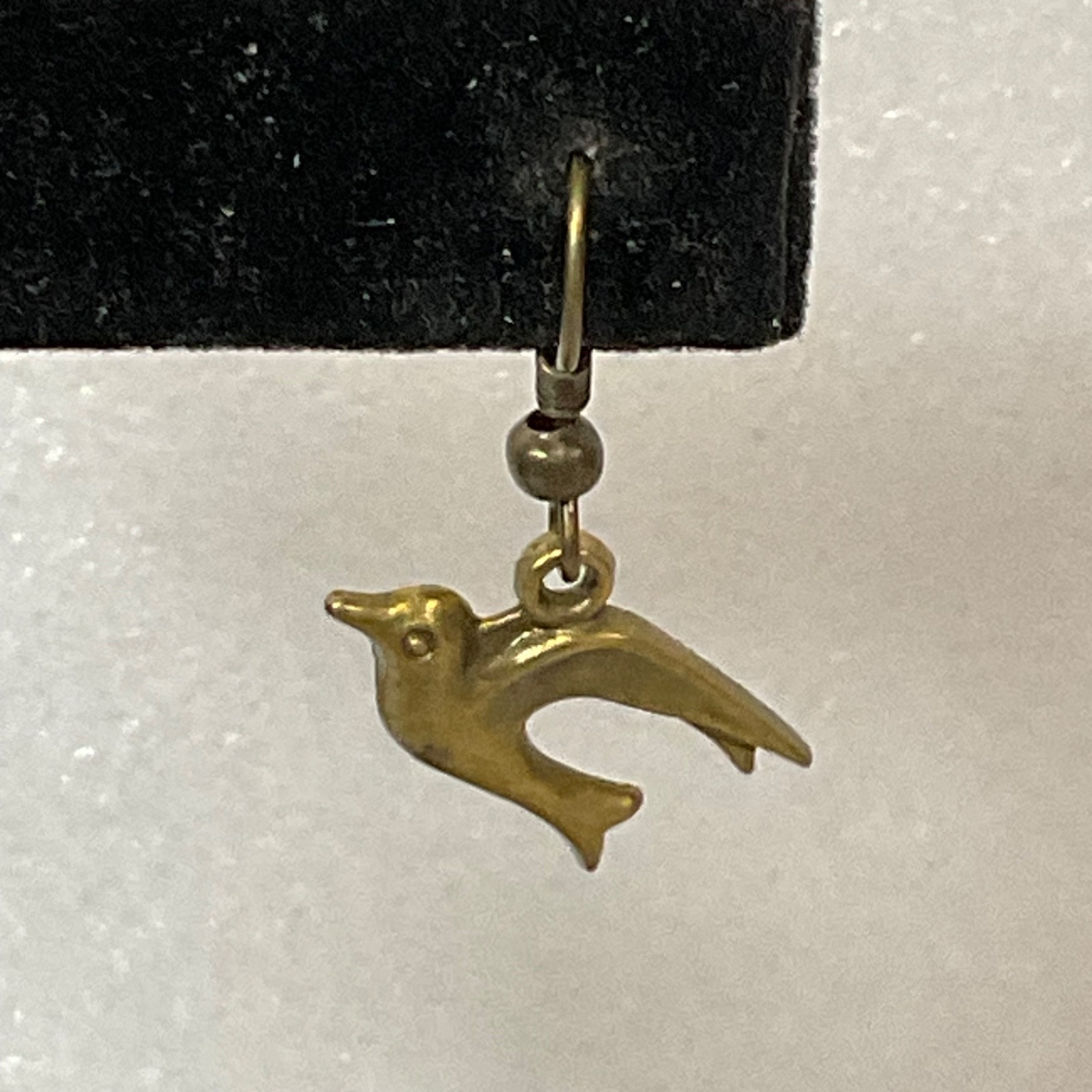 Vintage Gold Tone Bird Dangle Earrings 1in Lightweight Dove Design 1.68g - Image 3