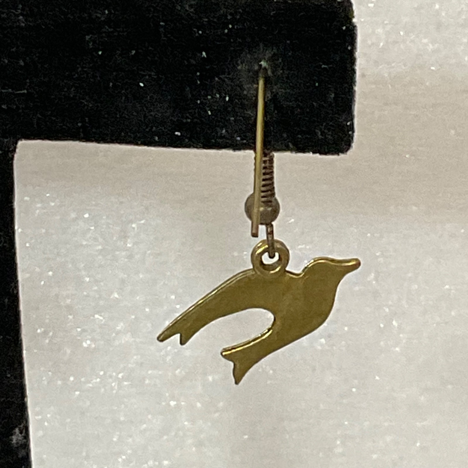 Vintage Gold Tone Bird Dangle Earrings 1in Lightweight Dove Design 1.68g - Image 8
