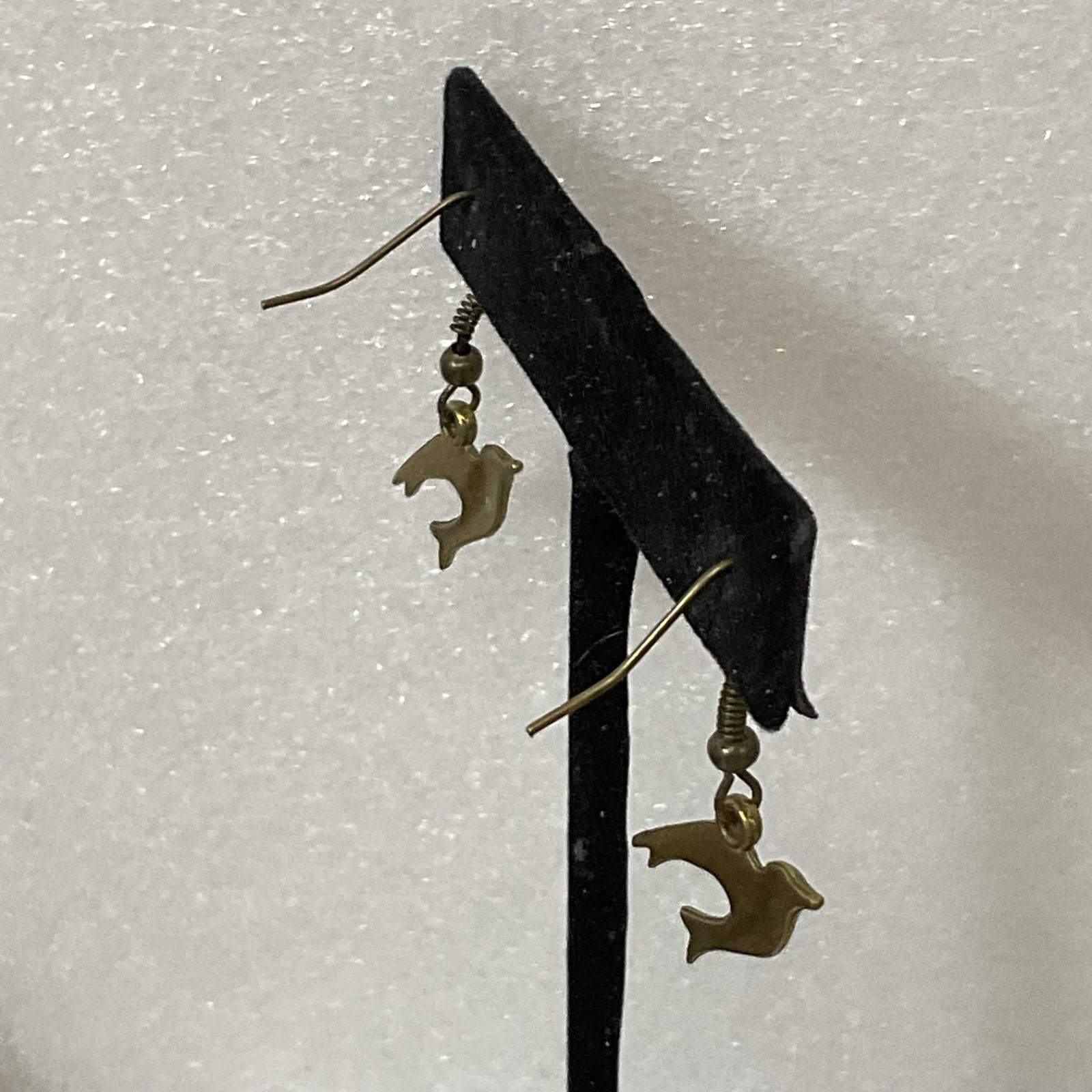 Vintage Gold Tone Bird Dangle Earrings 1in Lightweight Dove Design 1.68g - Image 9