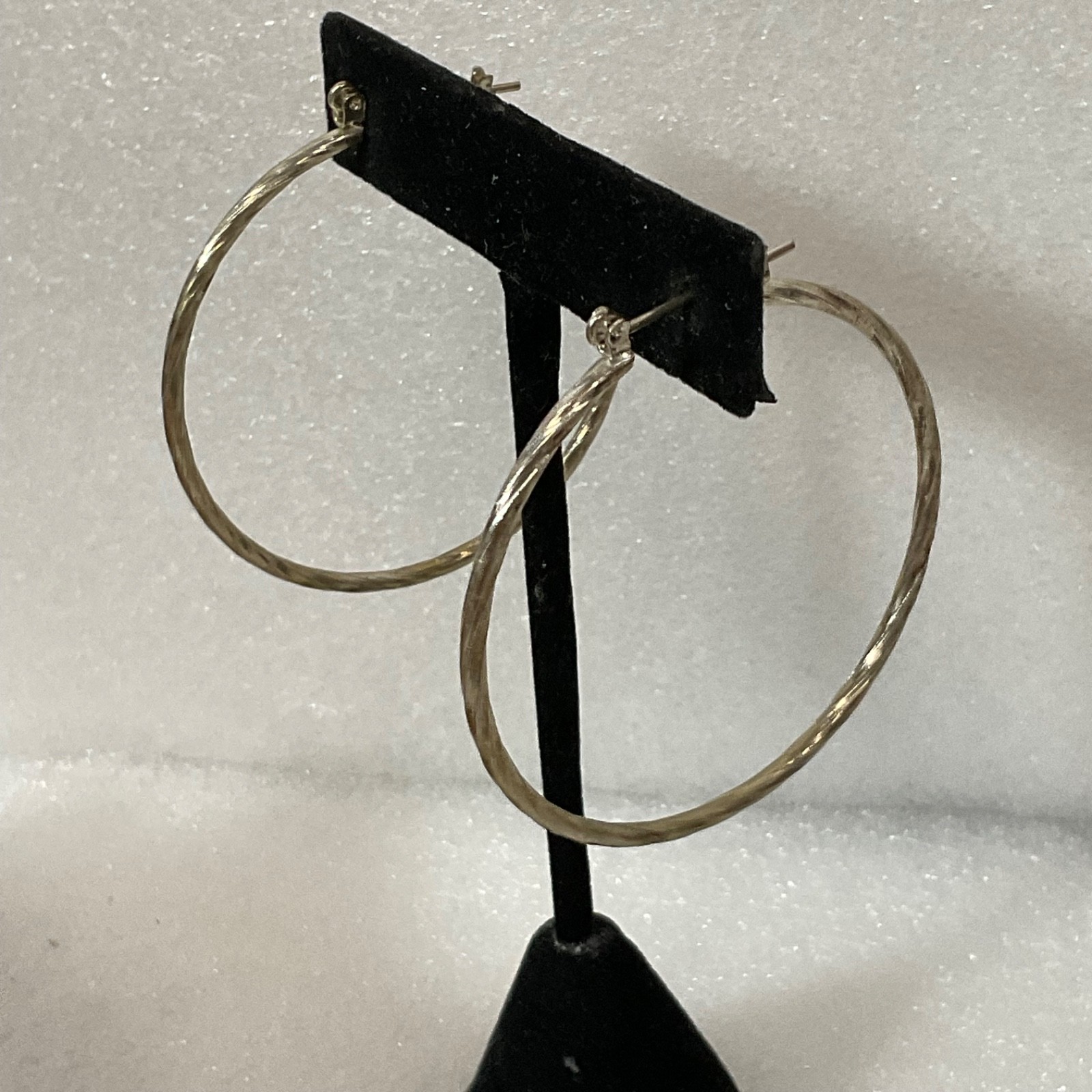 Vintage Silver Tone Hoop Earrings 2in 7.08g Lightweight Textured Fashion Jewelry - Image 3