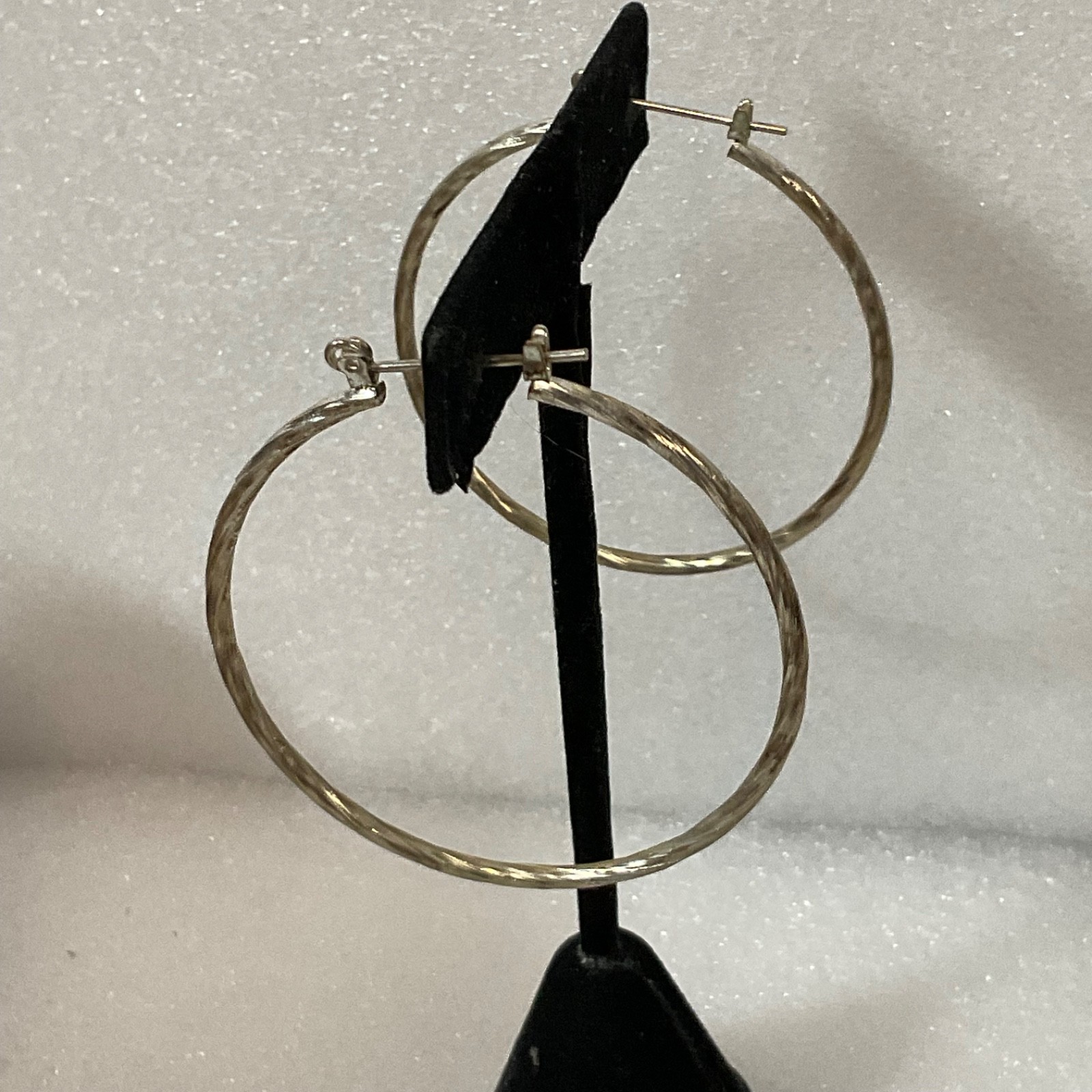 Vintage Silver Tone Hoop Earrings 2in 7.08g Lightweight Textured Fashion Jewelry - Image 4