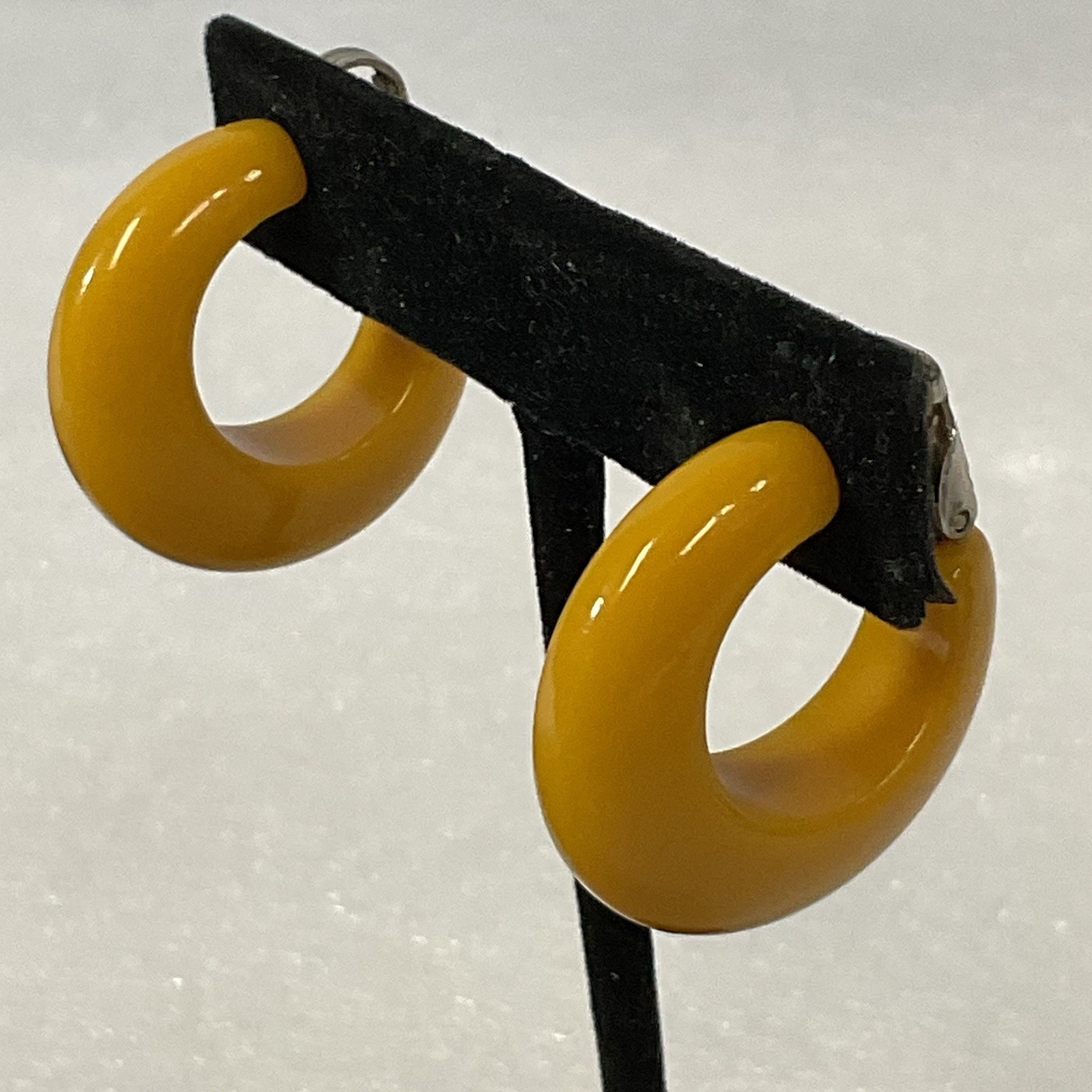 Vintage Yellow Bakelite Hoop Earrings Clip-On 1.25" Chunky Retro Style - Image 4