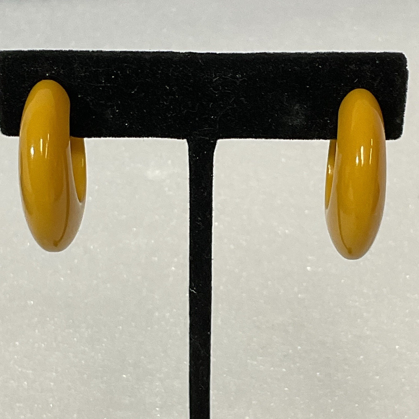 Vintage Yellow Bakelite Hoop Earrings Clip-On 1.25" Chunky Retro Style - Image 5