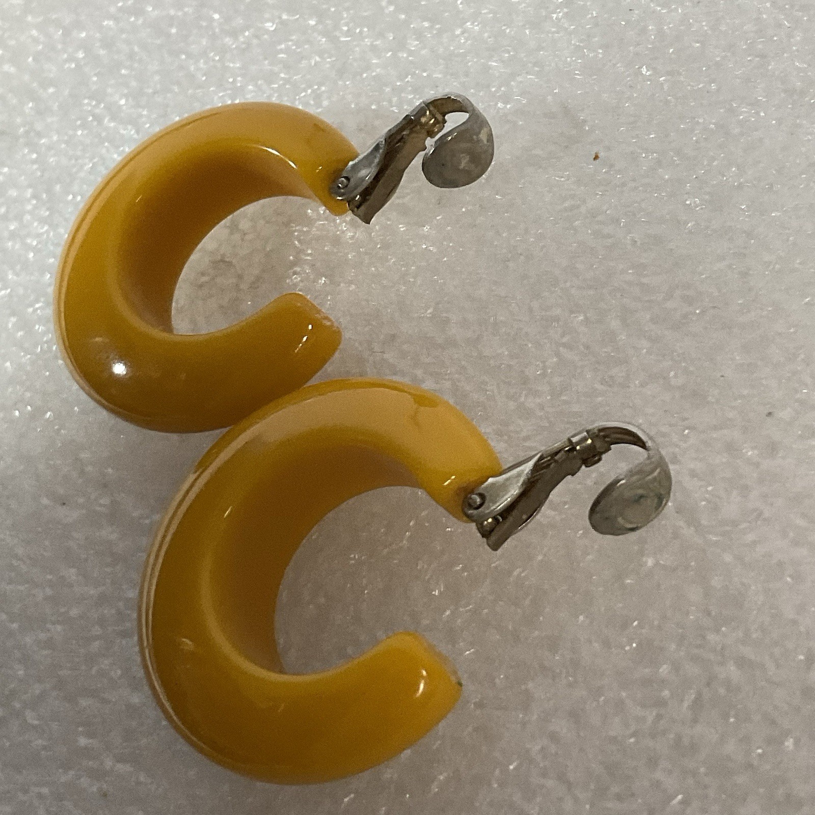 Vintage Yellow Bakelite Hoop Earrings Clip-On 1.25" Chunky Retro Style - Image 8