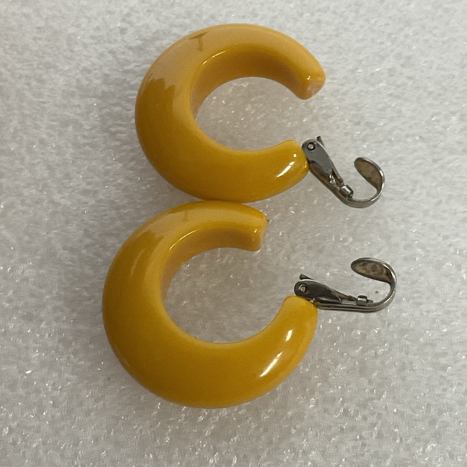 Vintage Yellow Bakelite Hoop Earrings Clip-On 1.25" Chunky Retro Style - Image 7