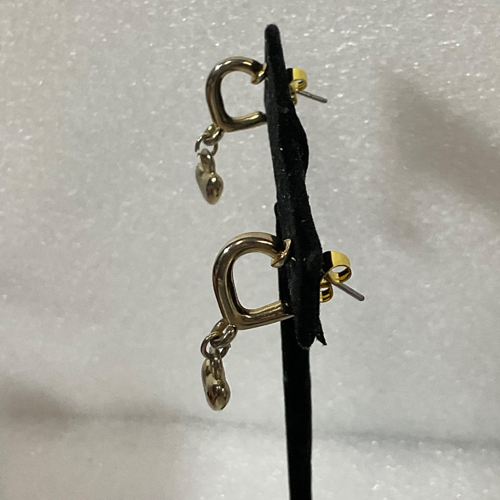 Vintage Gold Tone Heart Dangle Earrings 1in Drop Lightweight 3.09g - Image 3