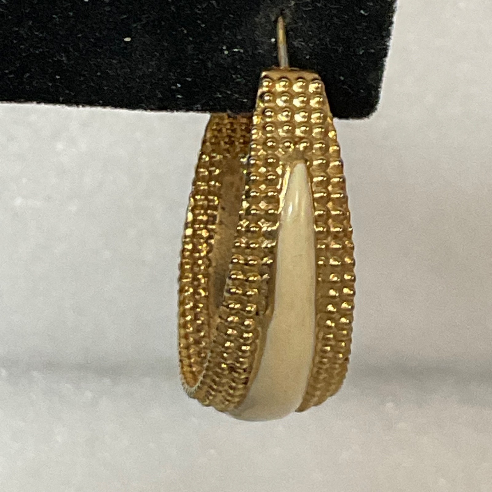 Vintage Gold Tone Hoop Earrings 1.25in Beaded Edge Cream Enamel 4.74g - Image 3