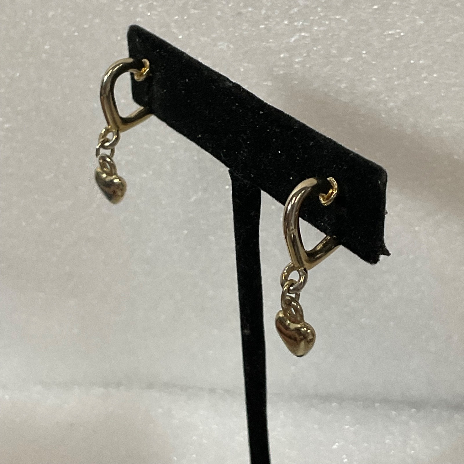 Vintage Gold Tone Heart Dangle Earrings 1in Drop Lightweight 3.09g - Image 2