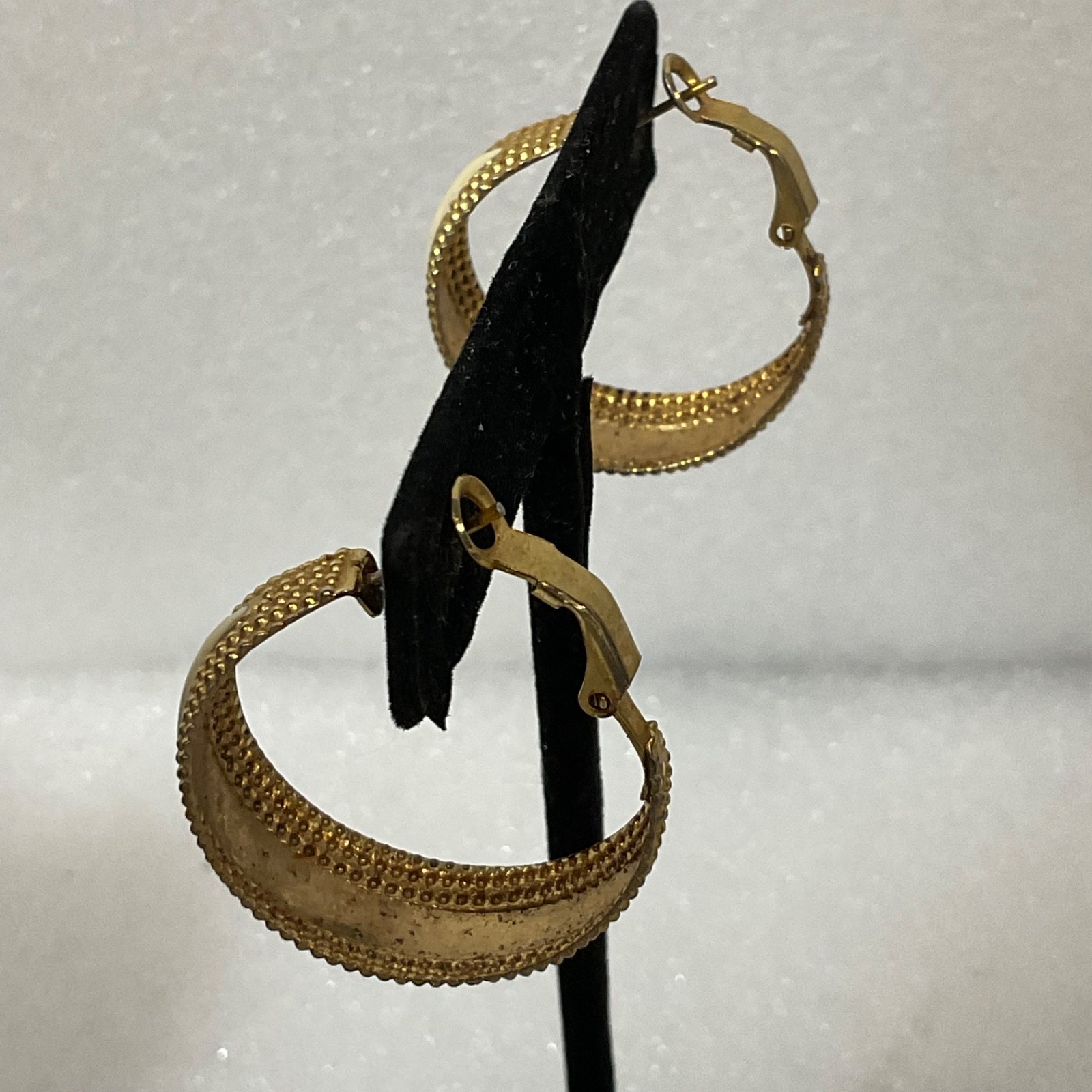 Vintage Gold Tone Hoop Earrings 1.25in Beaded Edge Cream Enamel 4.74g - Image 5