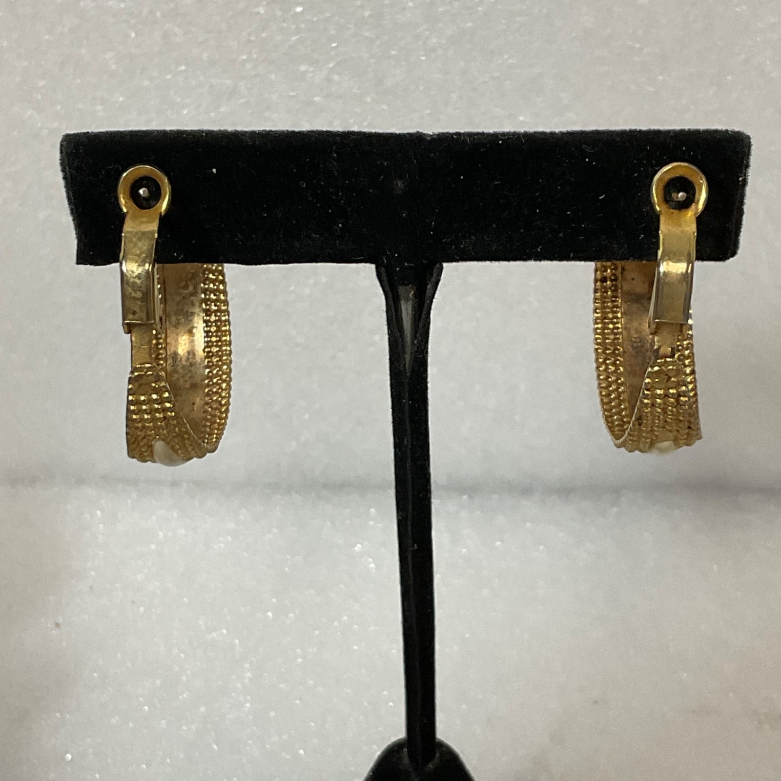Vintage Gold Tone Hoop Earrings 1.25in Beaded Edge Cream Enamel 4.74g - Image 7