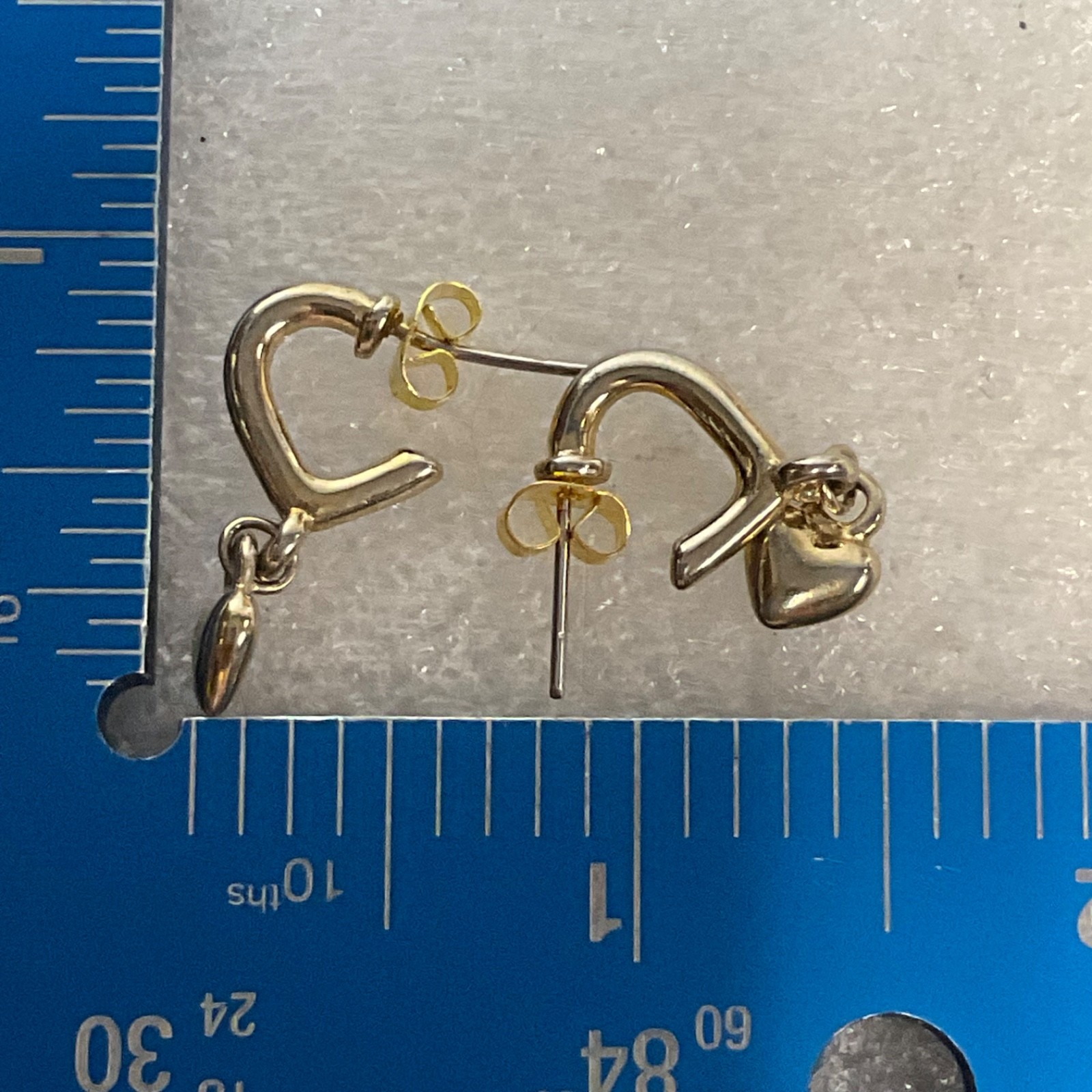 Vintage Gold Tone Heart Dangle Earrings 1in Drop Lightweight 3.09g - Image 10