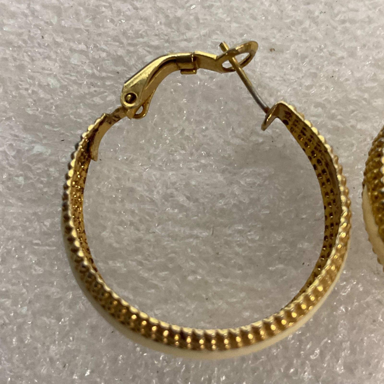 Vintage Gold Tone Hoop Earrings 1.25in Beaded Edge Cream Enamel 4.74g - Image 11