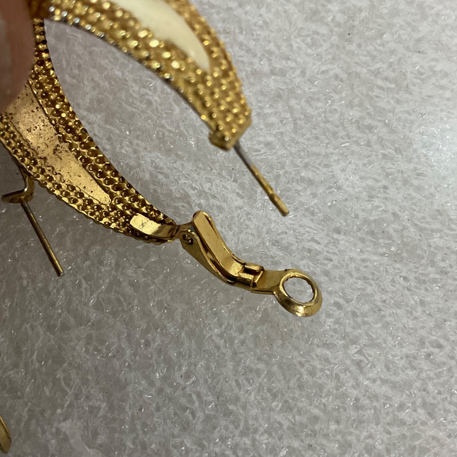 Vintage Gold Tone Hoop Earrings 1.25in Beaded Edge Cream Enamel 4.74g - Image 14