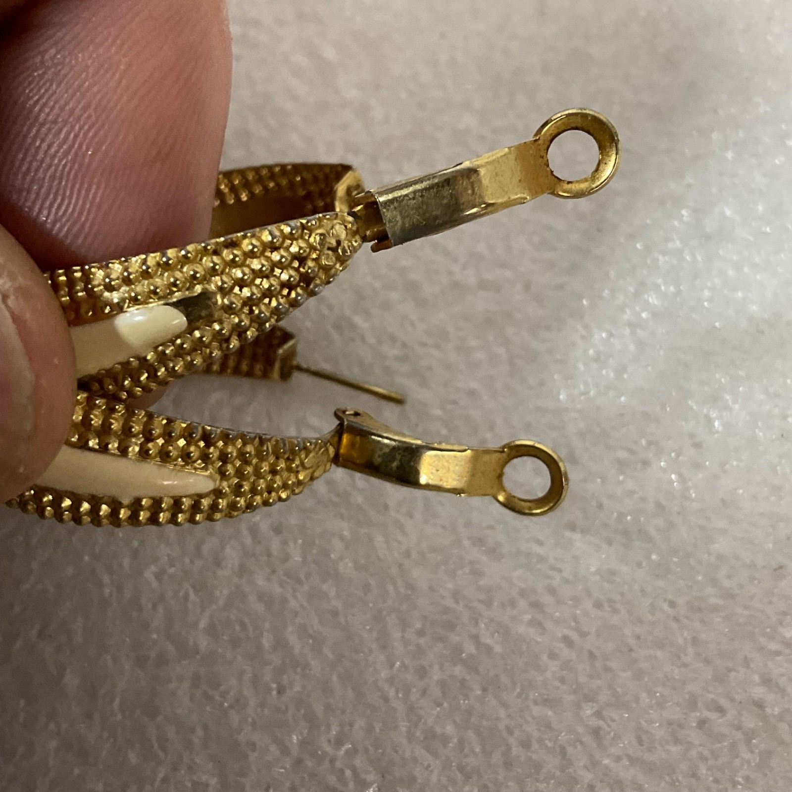 Vintage Gold Tone Hoop Earrings 1.25in Beaded Edge Cream Enamel 4.74g - Image 16