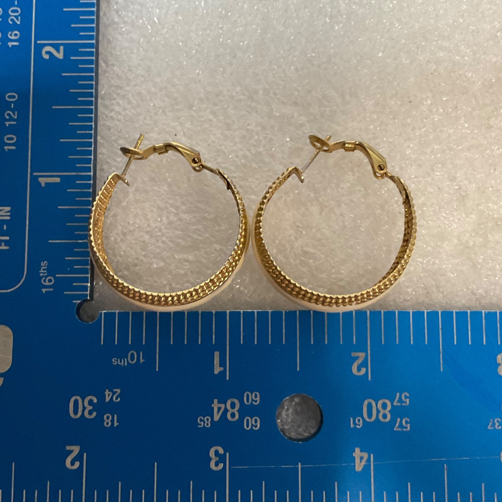 Vintage Gold Tone Hoop Earrings 1.25in Beaded Edge Cream Enamel 4.74g - Image 17