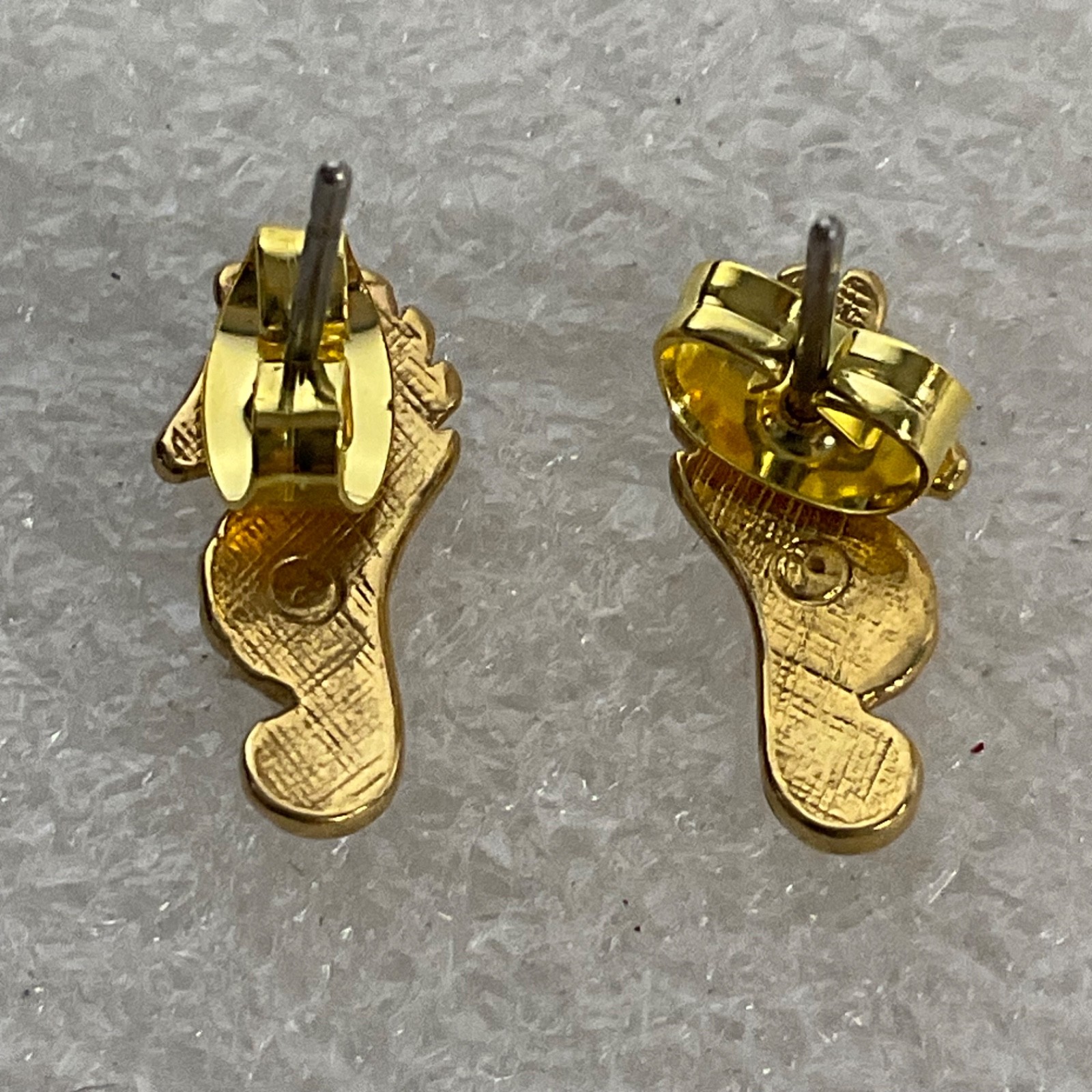 Vintage Gold Tone Seahorse Earrings 0.6in Stud Pierced Nautical Jewelry 1.4g - Image 3