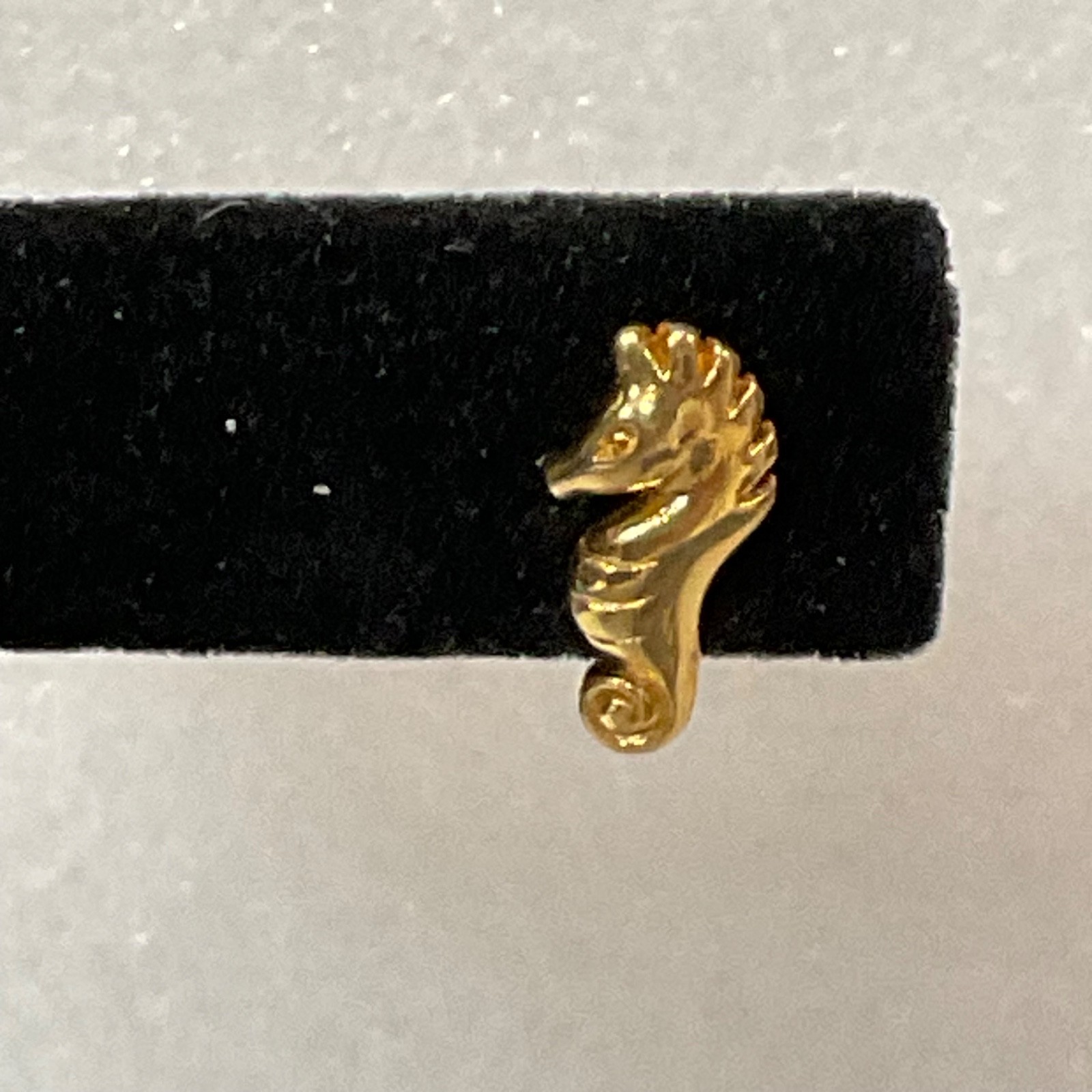 Vintage Gold Tone Seahorse Earrings 0.6in Stud Pierced Nautical Jewelry 1.4g - Image 5