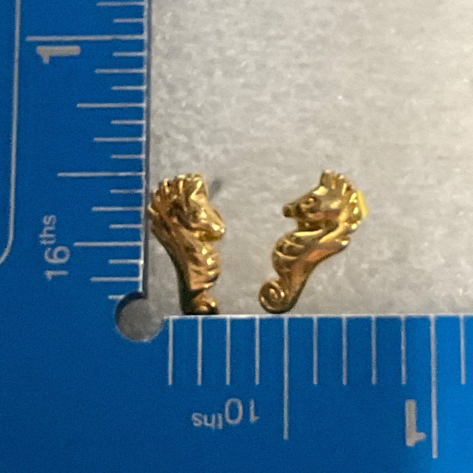 Vintage Gold Tone Seahorse Earrings 0.6in Stud Pierced Nautical Jewelry 1.4g - Image 12