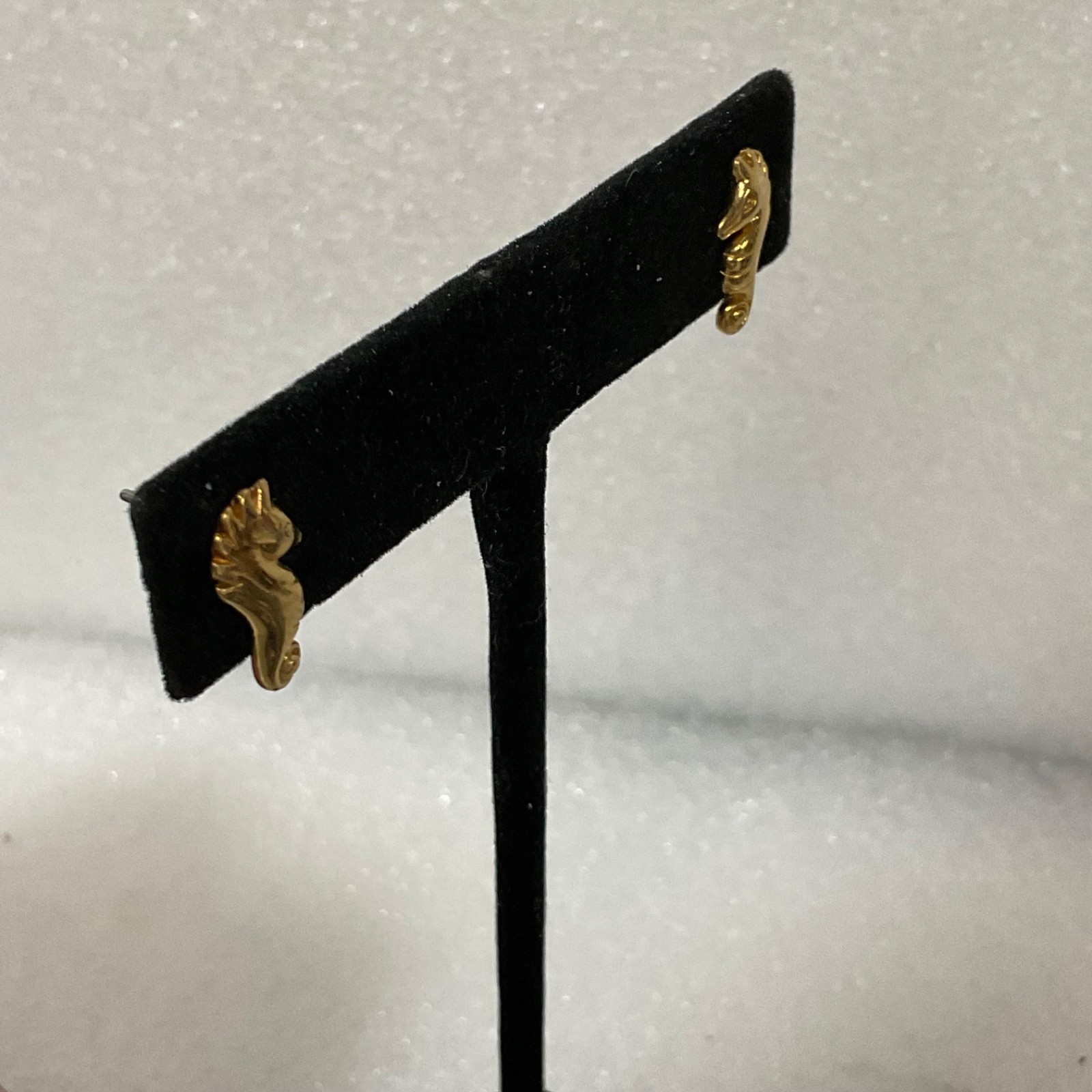 Vintage Gold Tone Seahorse Earrings 0.6in Stud Pierced Nautical Jewelry 1.4g - Image 6