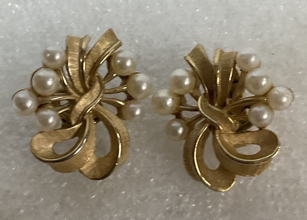 Vintage Trifari Faux Pearl Gold Bow Clip-On Earrings Signed Elegant Design - Image 1
