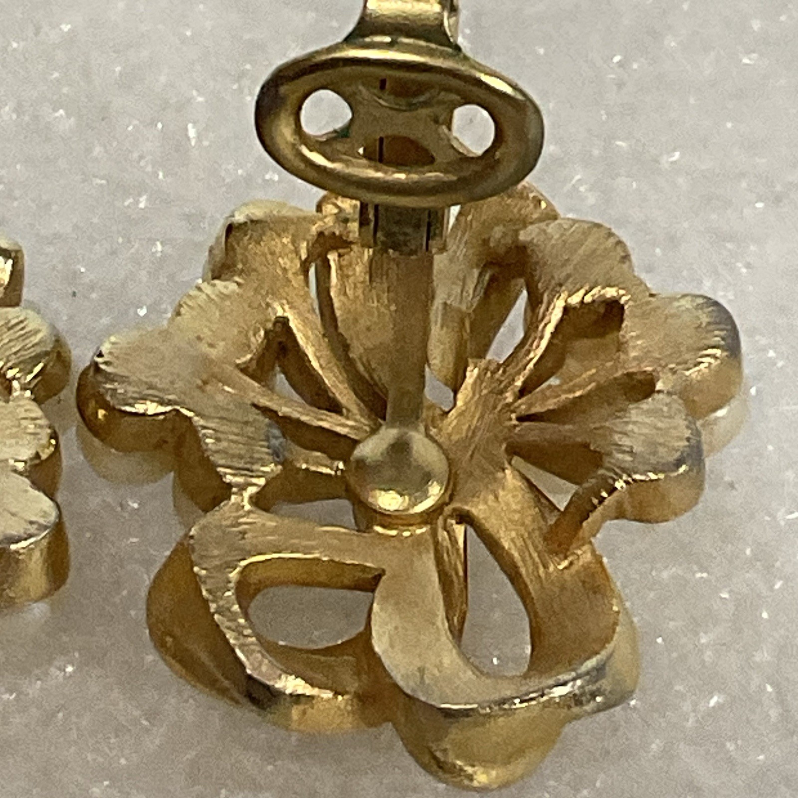 Vintage Trifari Faux Pearl Gold Bow Clip-On Earrings Signed Elegant Design - Image 8