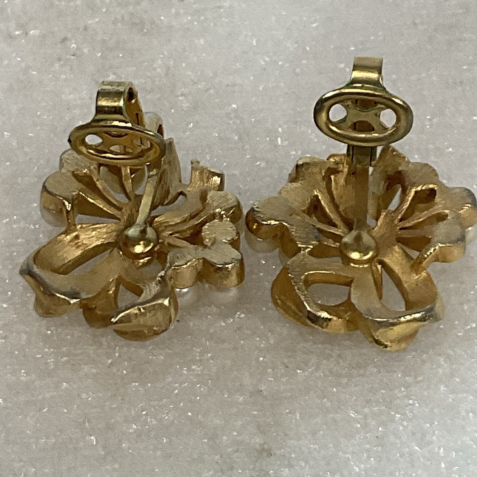 Vintage Trifari Faux Pearl Gold Bow Clip-On Earrings Signed Elegant Design - Image 7