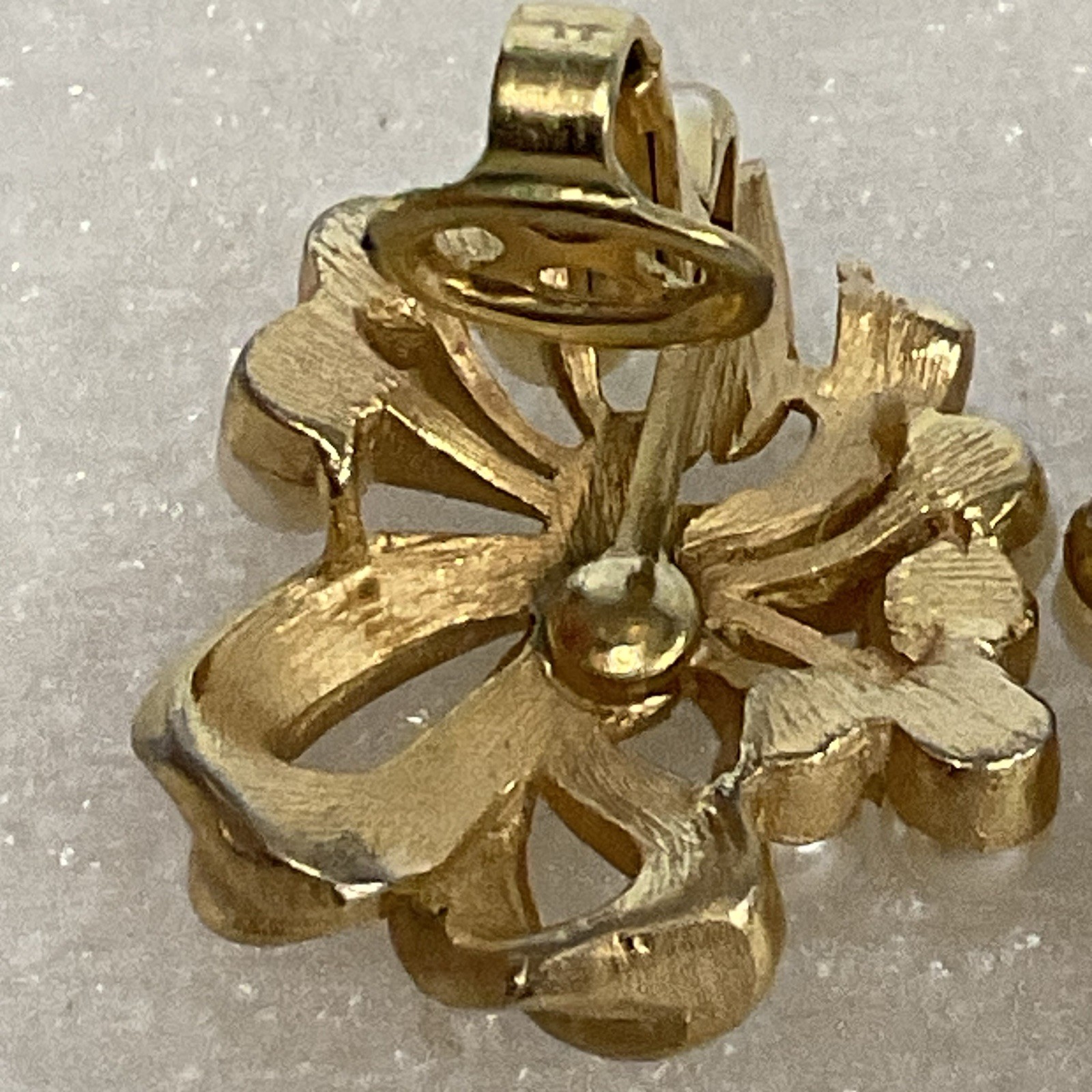 Vintage Trifari Faux Pearl Gold Bow Clip-On Earrings Signed Elegant Design - Image 9
