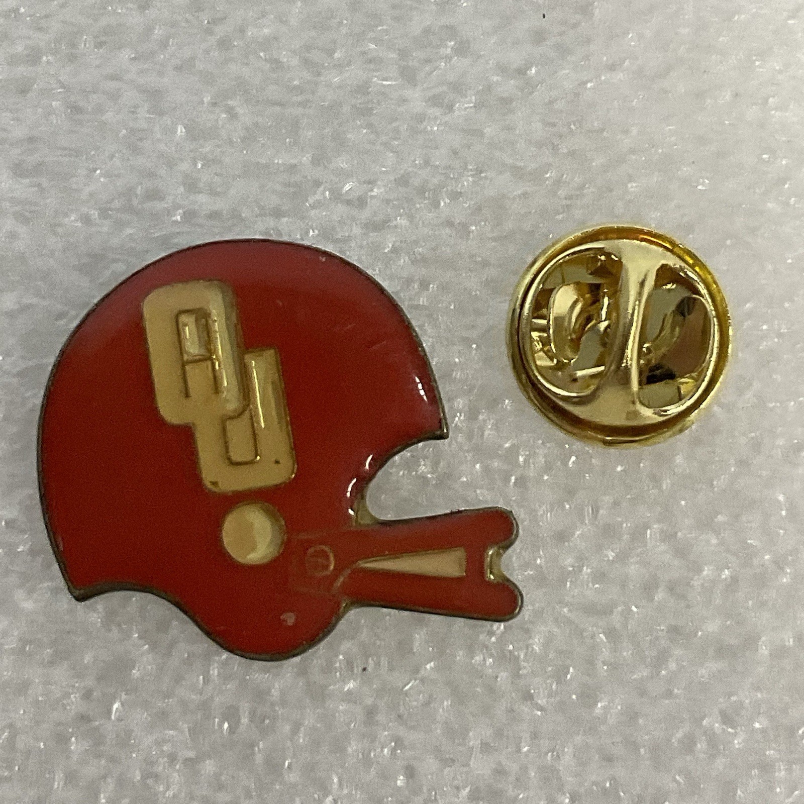 Vtg Oklahoma Sooners OU Football Helmet Lapel Pin NCAA Red Enamel Collectible - Image 4