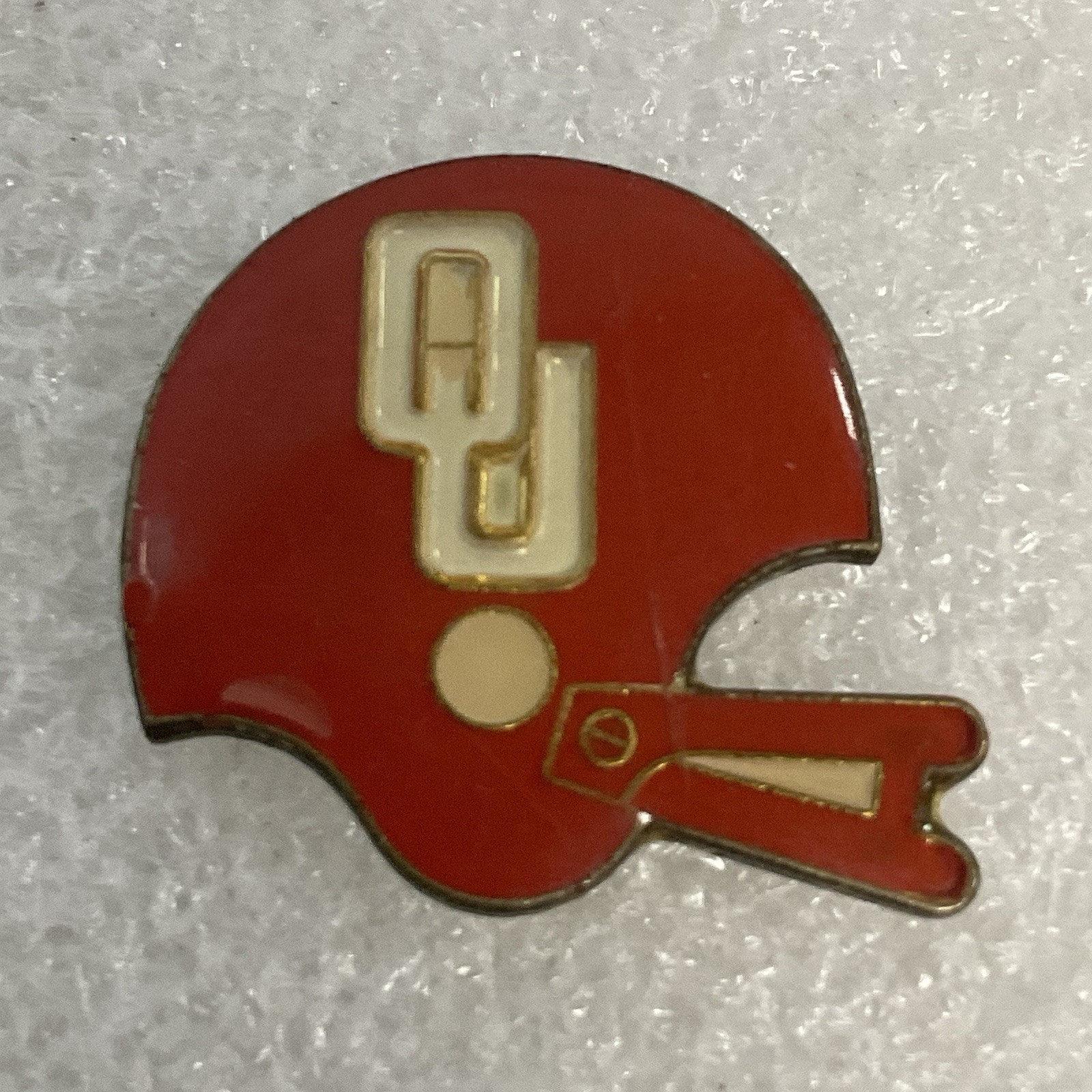 Oklahoma Sooners Football Helmet Pin Red Enamel NCAA OU College Memorabilia - Image 1
