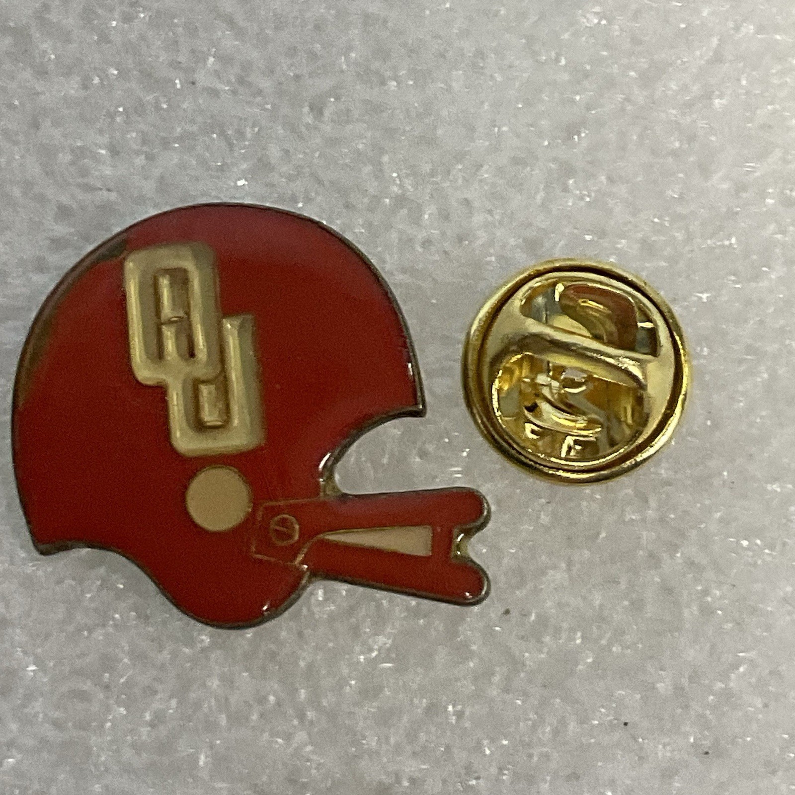 Vintage Oklahoma Sooners Football Helmet Enamel Pin NCAA Collectible - Image 4