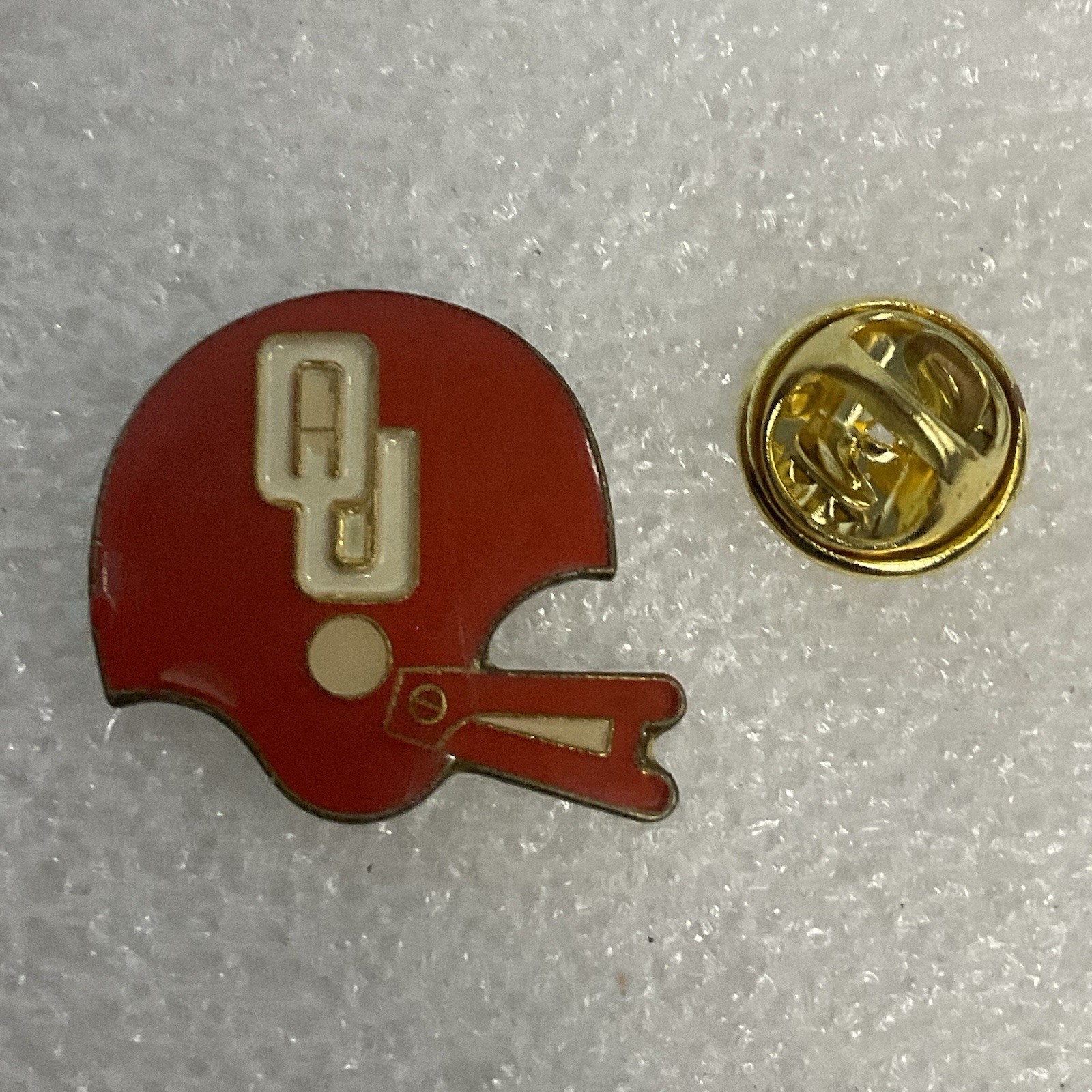 Oklahoma Sooners Football Helmet Pin Red Enamel NCAA OU College Memorabilia - Image 4