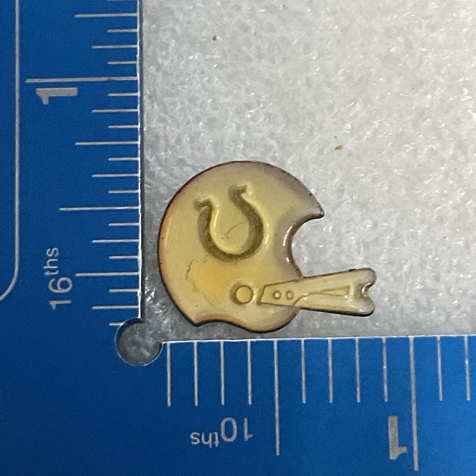 Indianapolis Colts Football Helmet Pin Badge NFL Memorabilia Collectible - Image 3