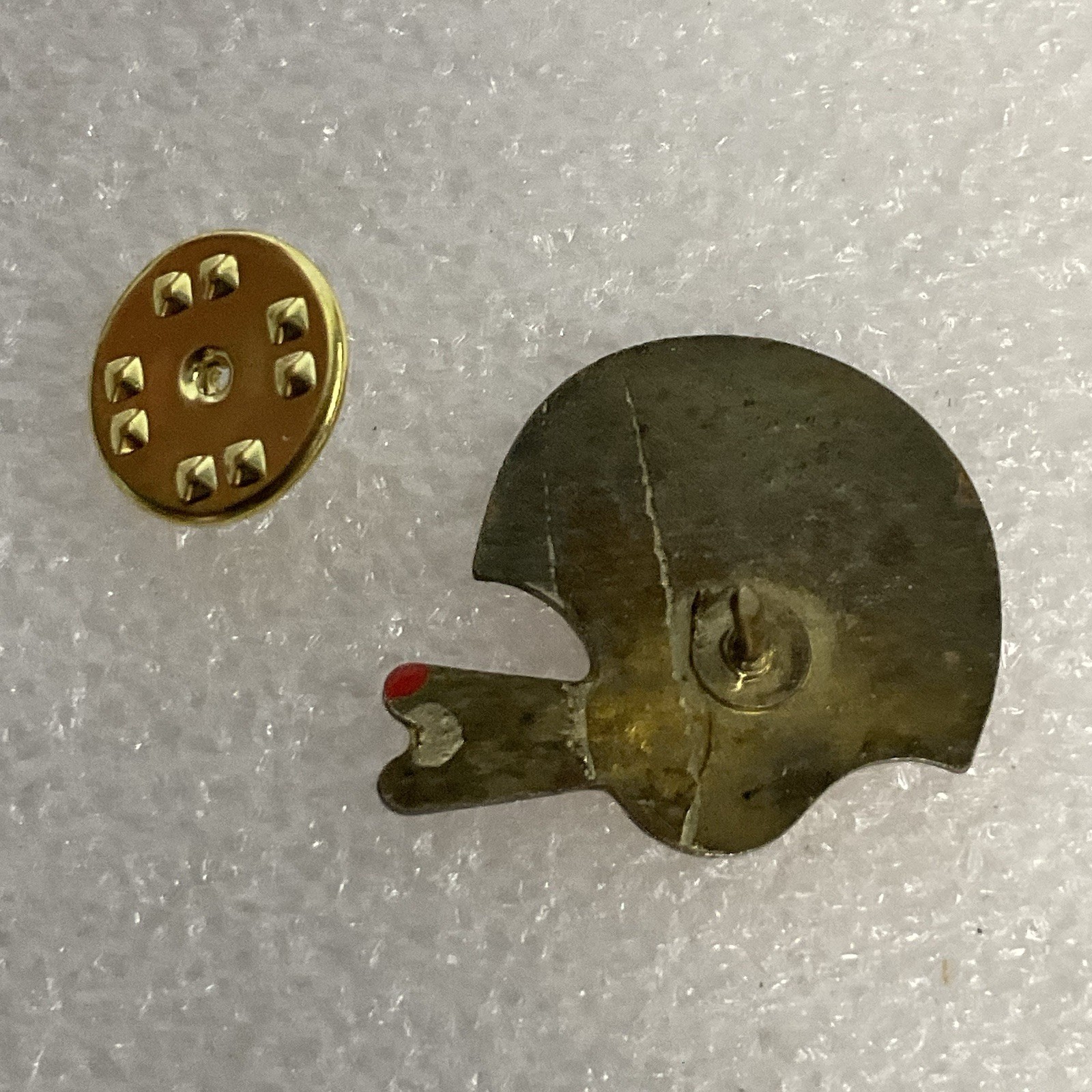 Oklahoma Sooners Football Helmet Pin Red Enamel NCAA OU College Memorabilia - Image 5