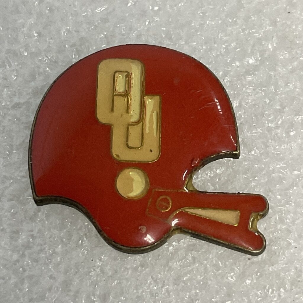 Vtg Oklahoma Sooners OU Football Helmet Lapel Pin NCAA Red Enamel Collectible - Image 1