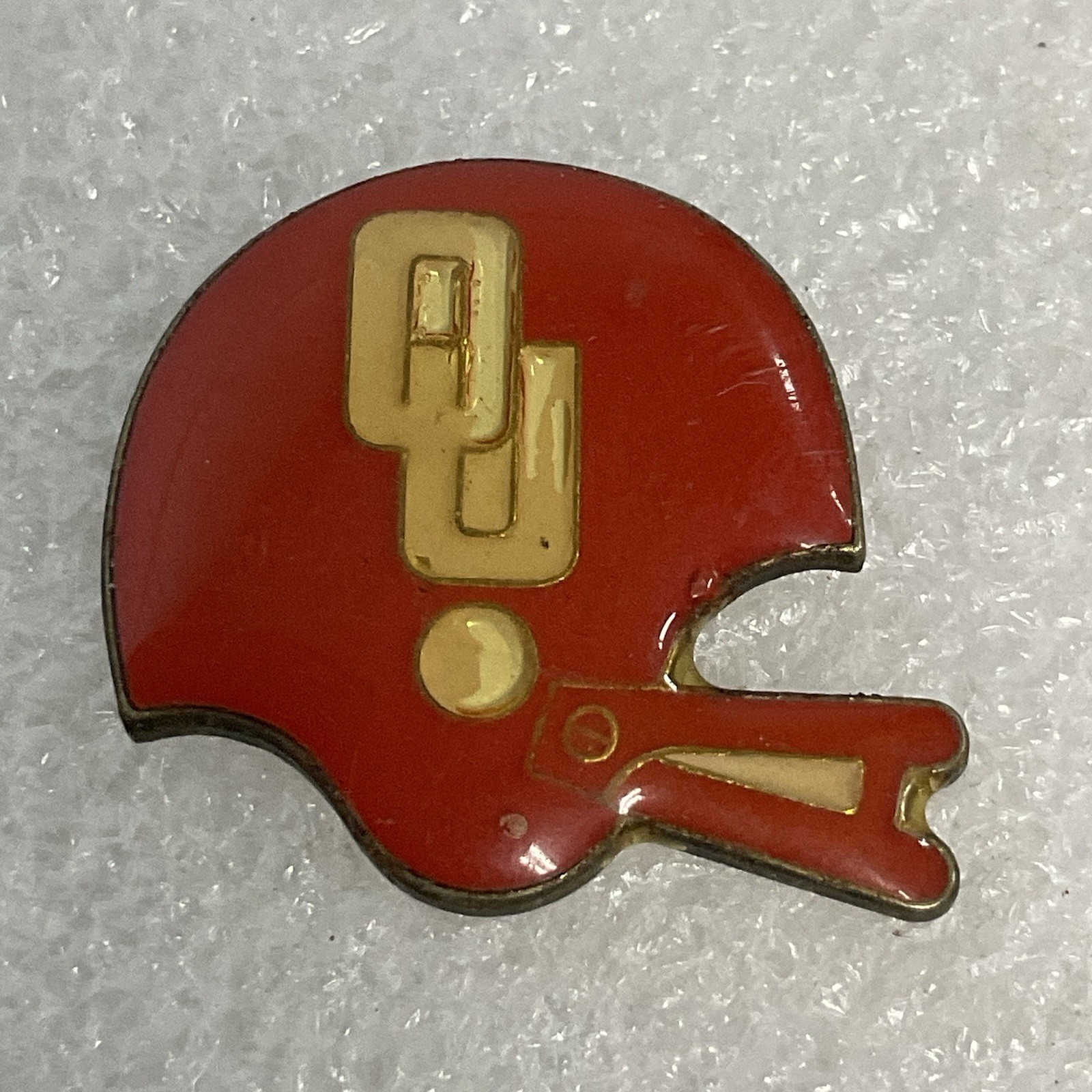 Vtg Oklahoma Sooners OU Football Helmet Lapel Pin NCAA Red Enamel Collectible - Image 1