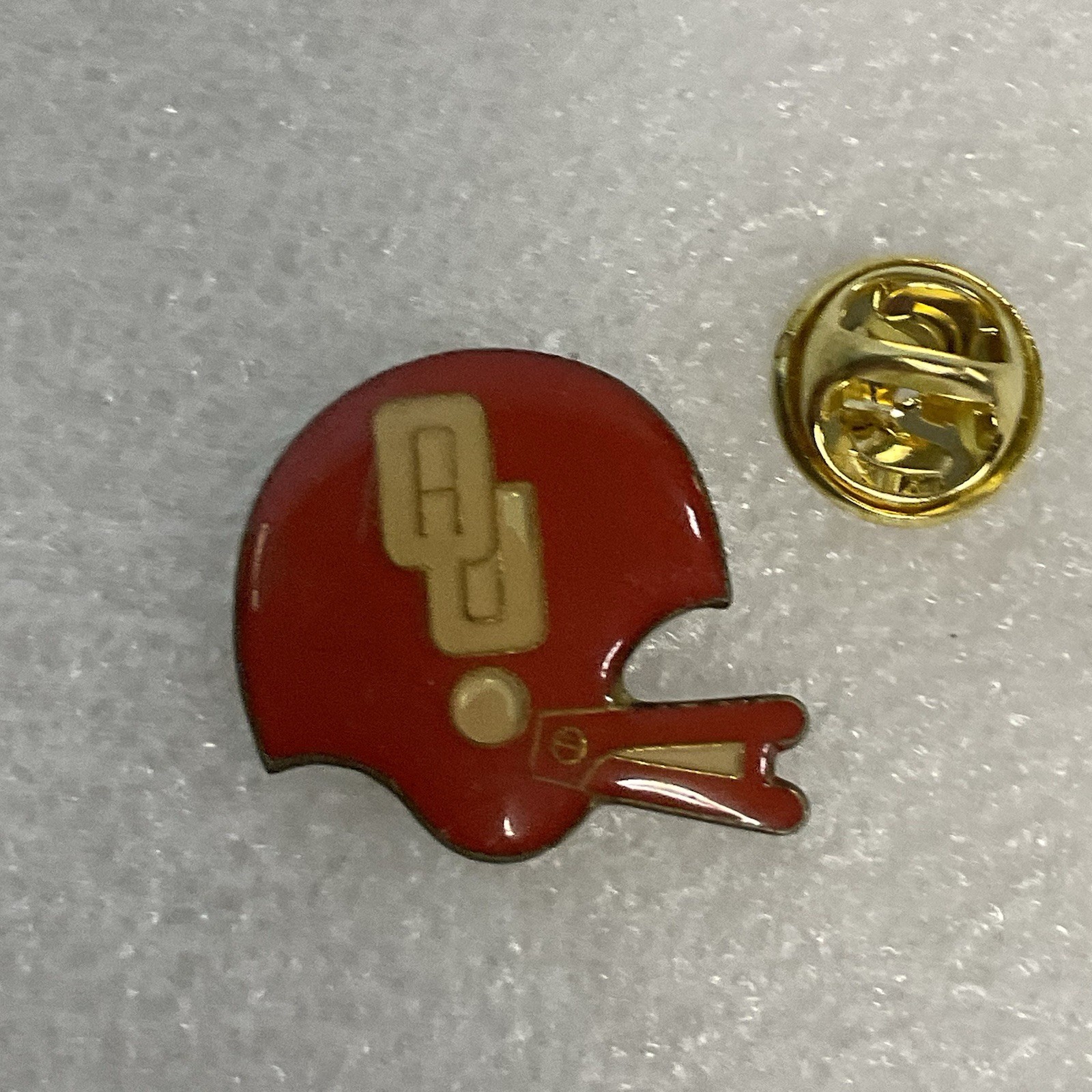 Vintage Oklahoma Sooners Enamel Football Helmet Pin NCAA College Sports Memorabi - Image 4
