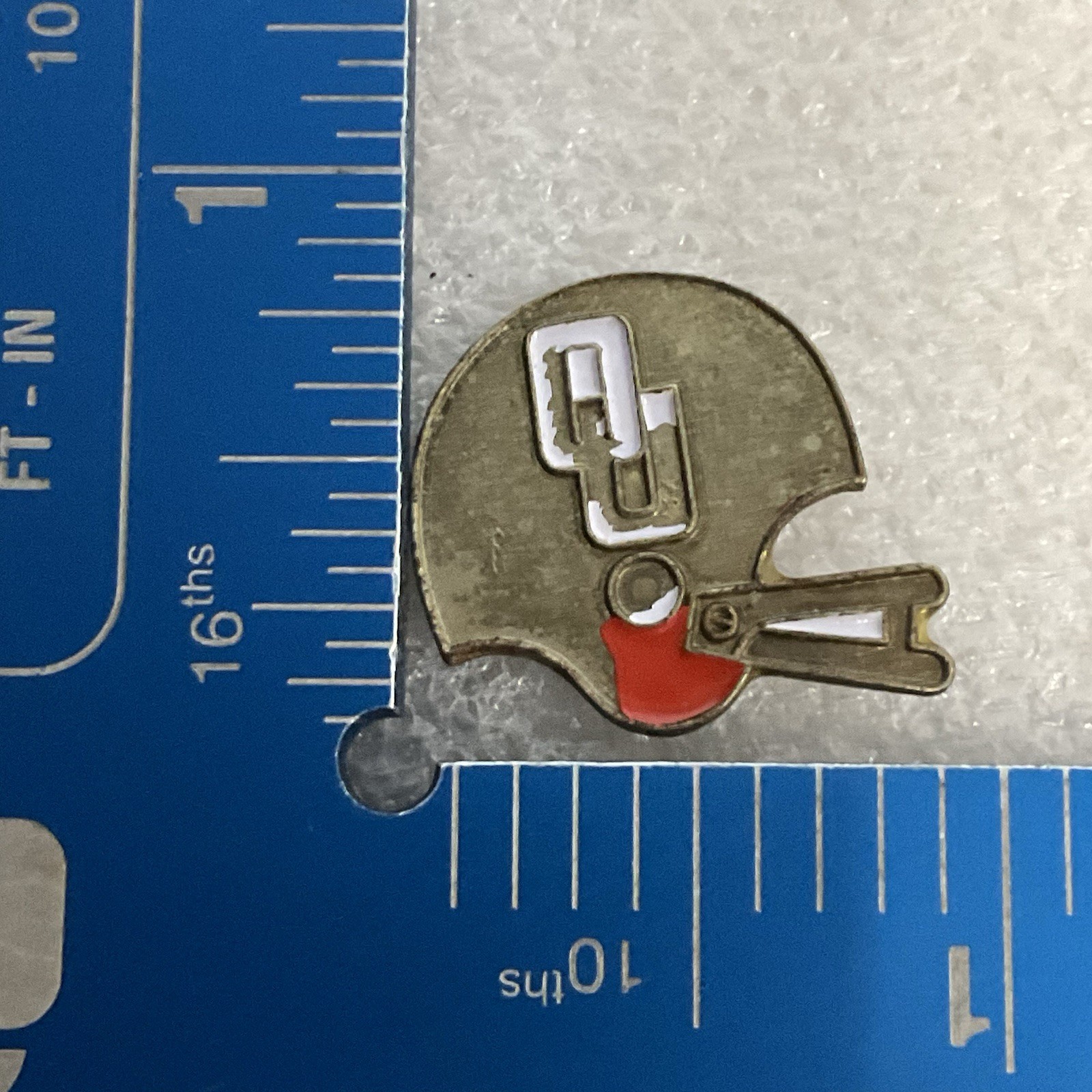 Vintage Oklahoma Sooners Football Helmet Pin NCAA Metal WORN Enamel Lapel Badge - Image 3