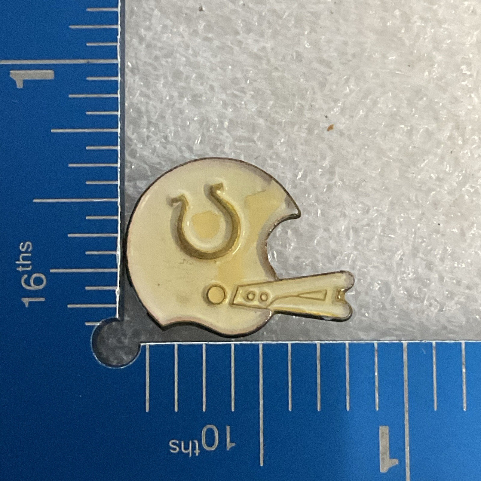 Indianapolis Colts Football Helmet Pin Badge NFL Memorabilia VTG Collectible - Image 3