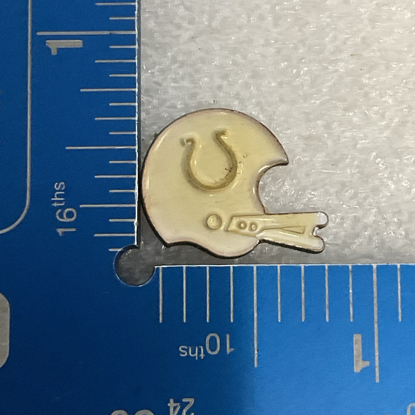 Oklahoma VTG Sooners Football Helmet Pin NCAA Metal Enamel Lapel Badge - Image 3
