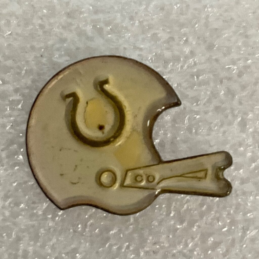 Indianapolis Colts VTG Football Helmet Pin Badge NFL Memorabilia Collectible - Image 1