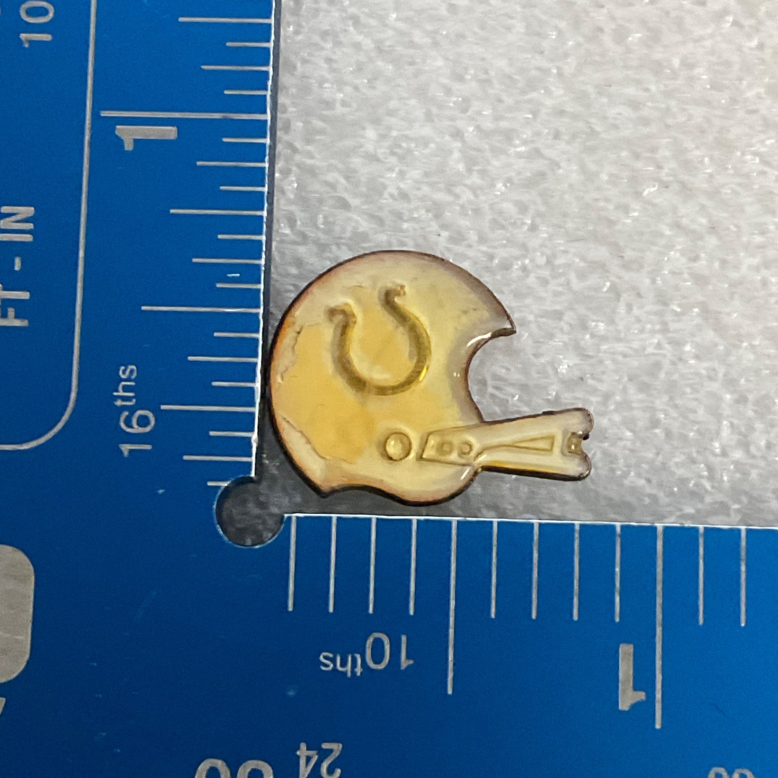 Indianapolis Colts NFL VTG Helmet Lapel Pin Football Collectible Memorabilia - Image 3