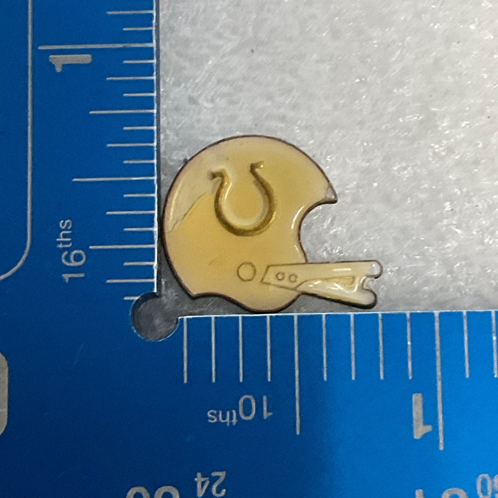 Indianapolis Colts VTG Football Helmet Pin Badge NFL Memorabilia Collectible - Image 3