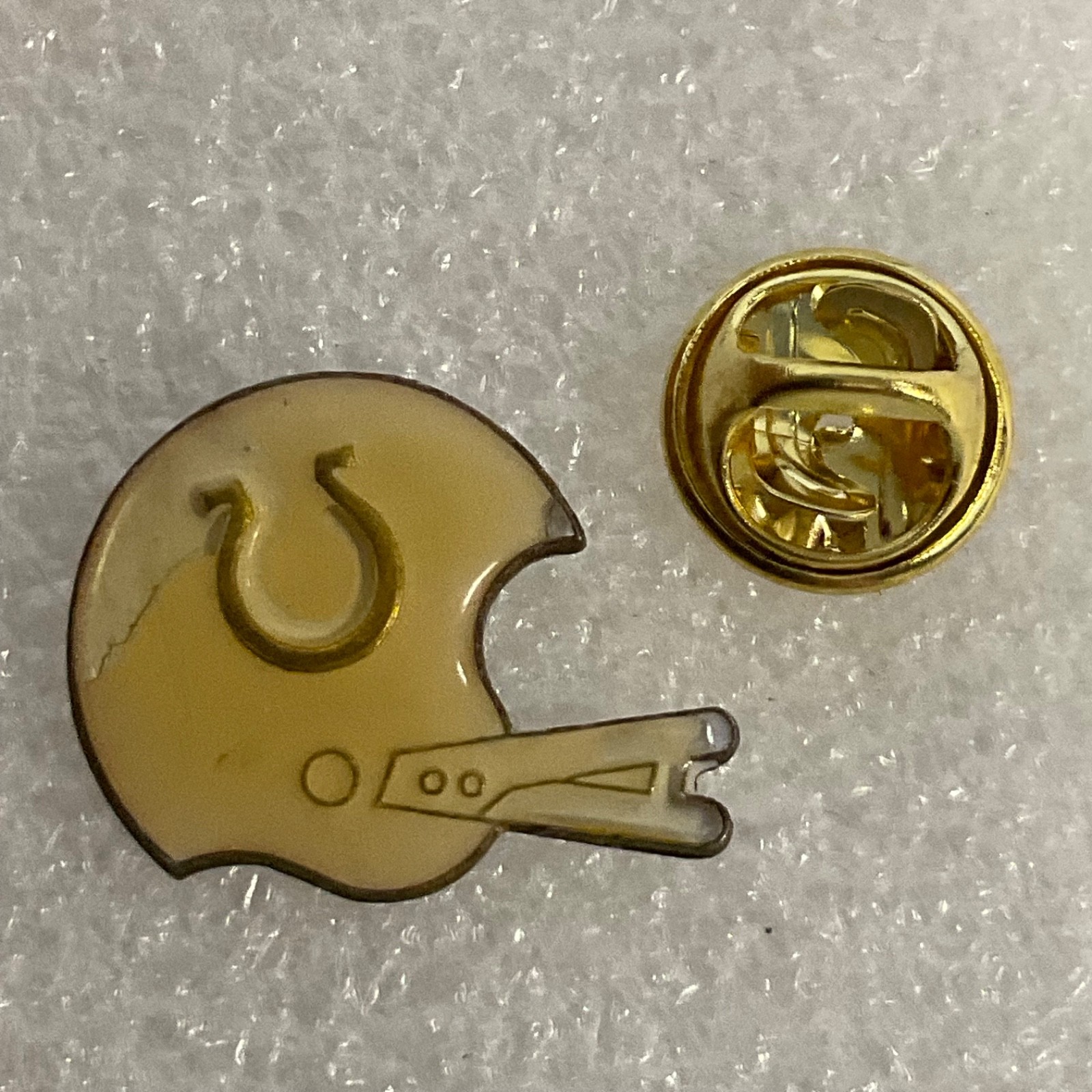 Indianapolis Colts VTG Football Helmet Pin Badge NFL Memorabilia Collectible - Image 4