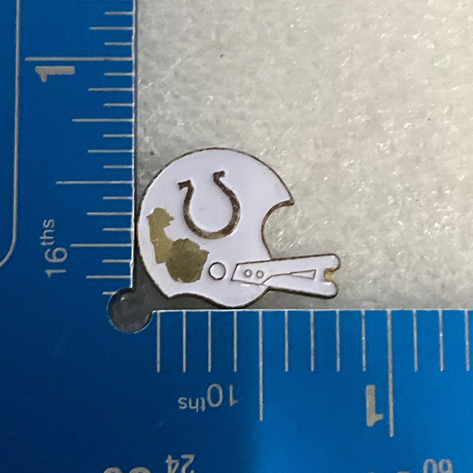 Indianapolis Colts Football VTG Helmet Pin Badge NFL Memorabilia Collectible - Image 3