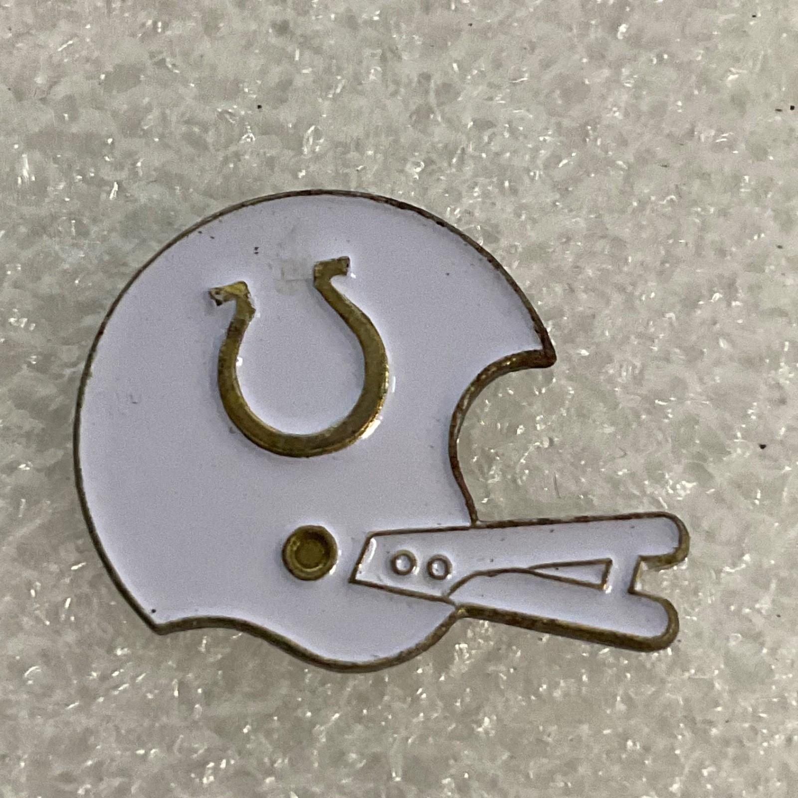 Indianapolis Colts Football Helmet Pin Badge NFL VTG Memorabilia Collectible - Image 1