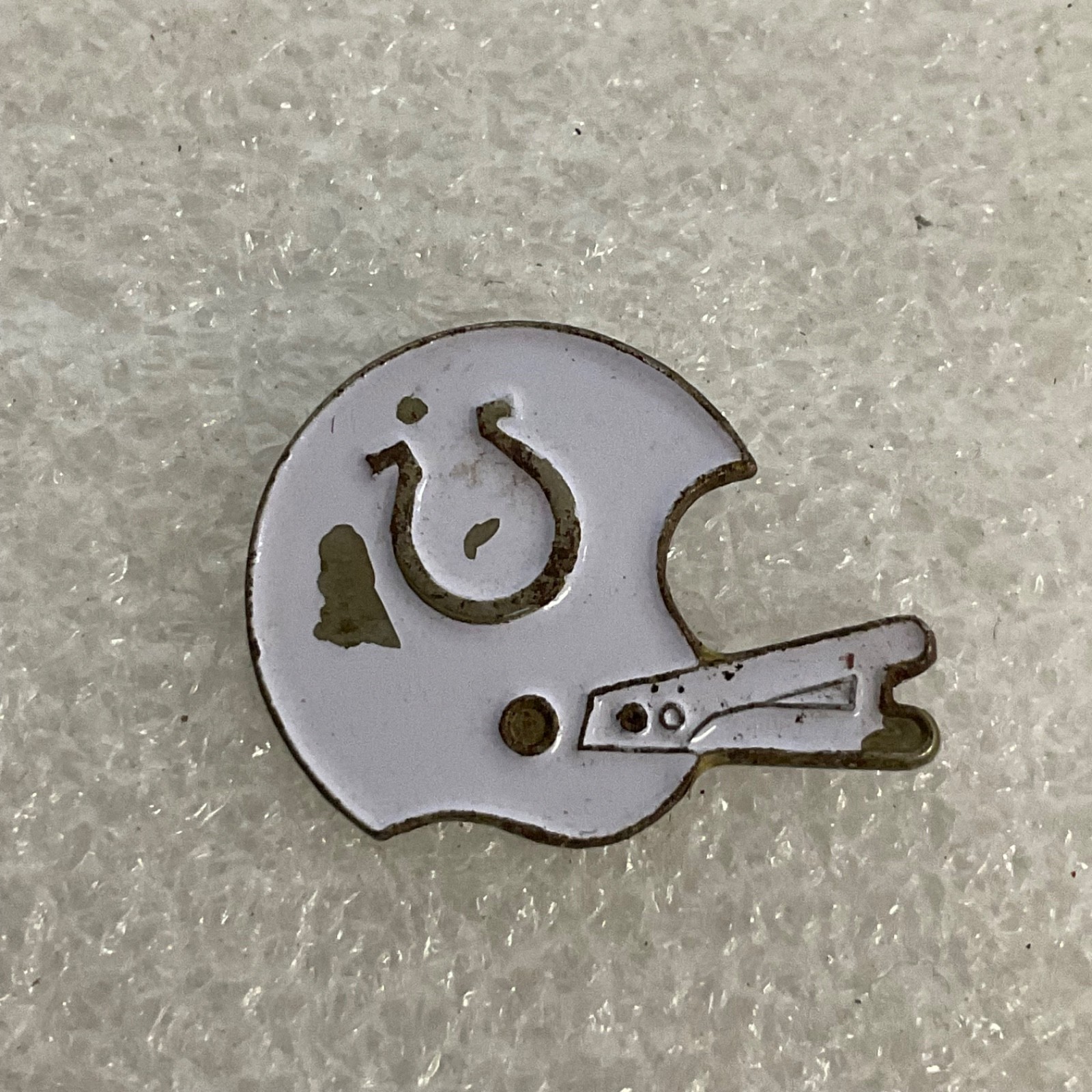 Indianapolis Colts Football Helmet VTG Pin Badge NFL Memorabilia Collectible - Image 1